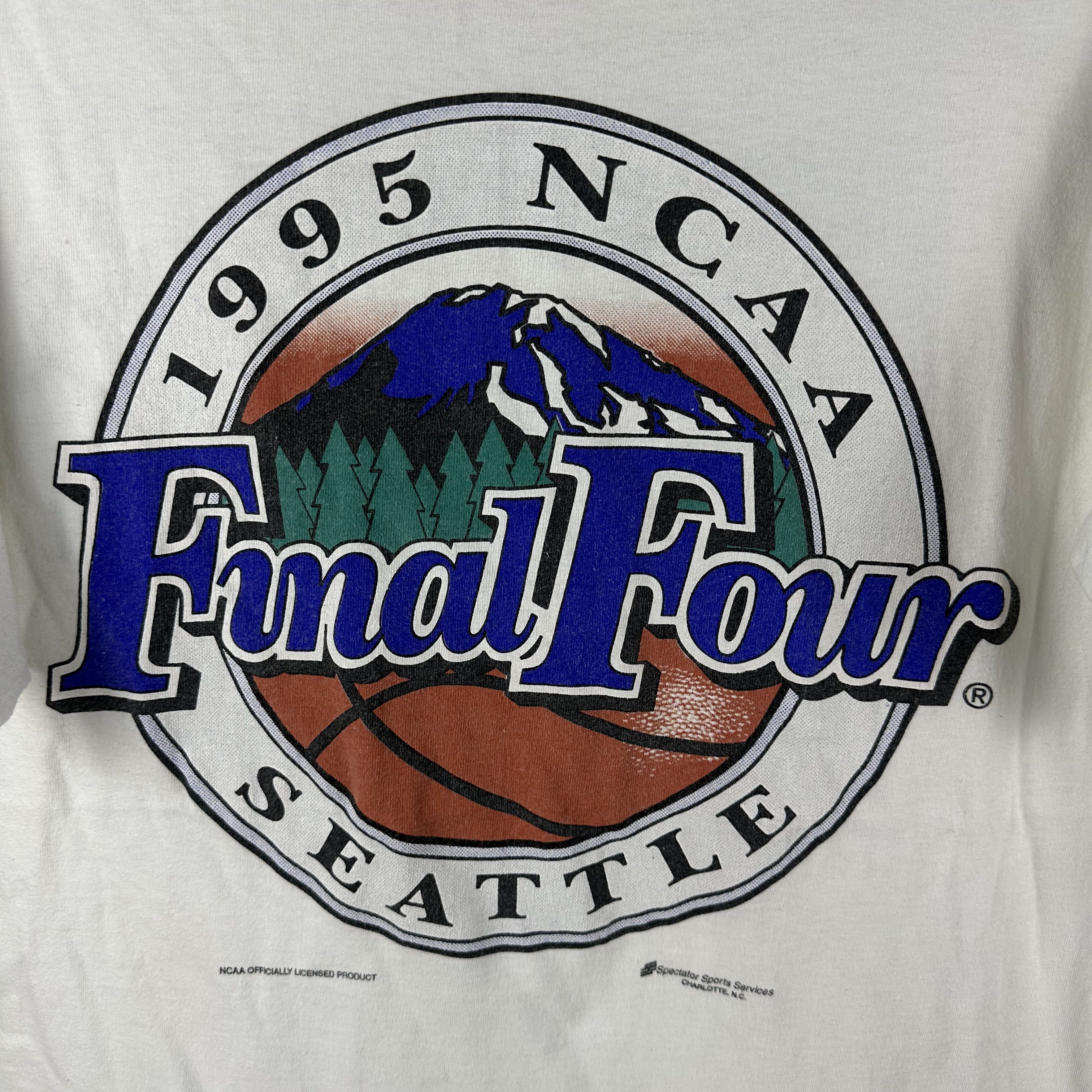 Vintage Vintage 1995 NCAA College Basketball Final Four T-shirt Size US XL / EU 56 / 4 - 2 Thumbnail