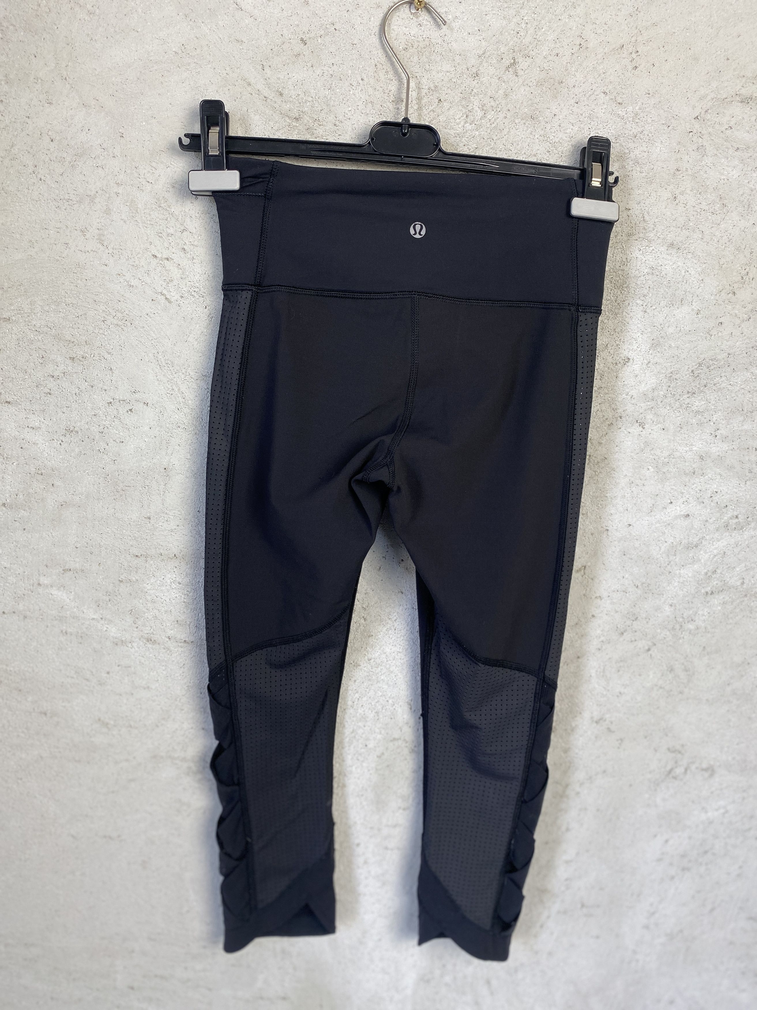 Lululemon Lululemon capri leggings sport casual Size 27" / US 4 / IT 40 - 1 Thumbnail