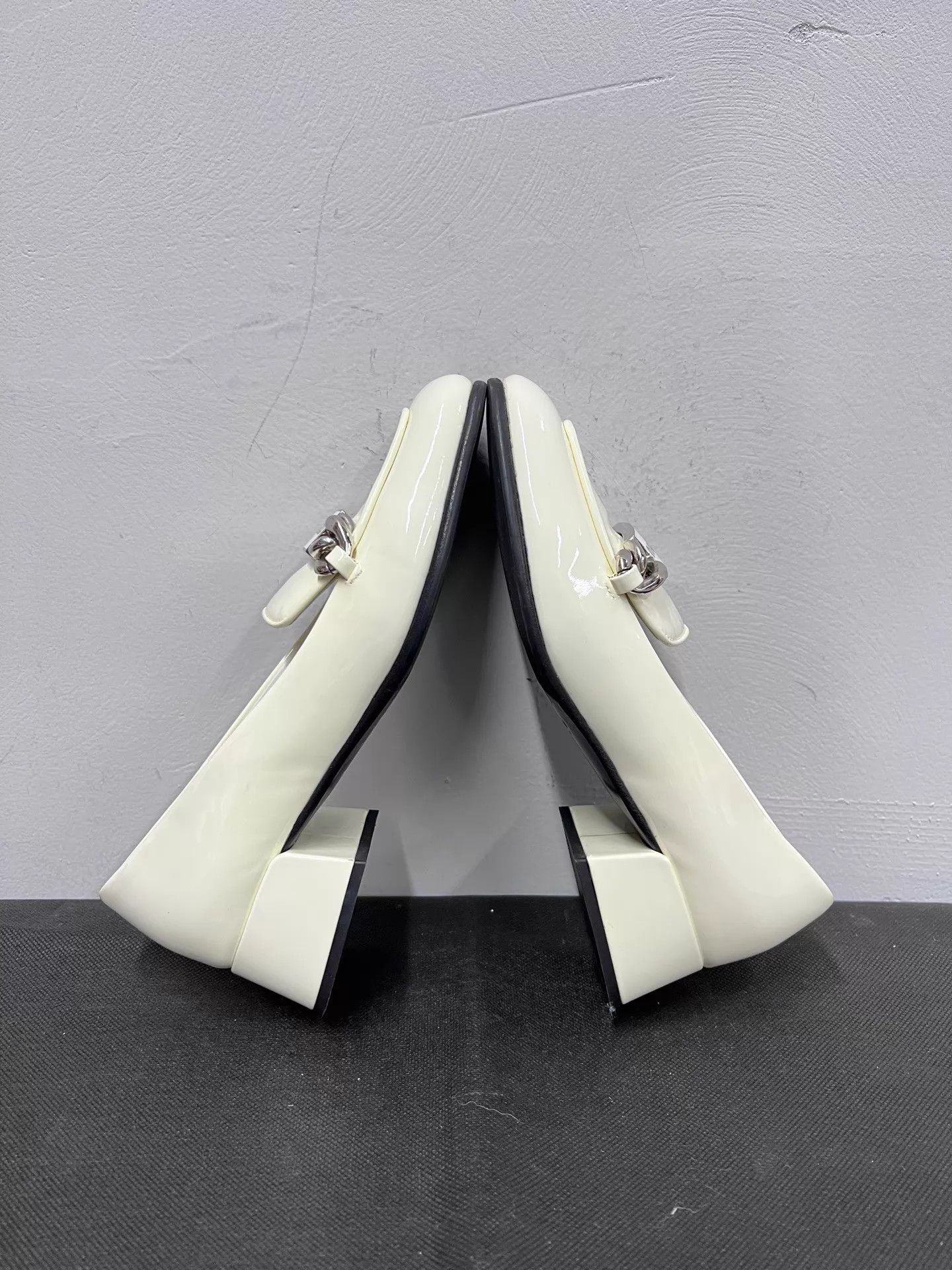 Miu Miu MIU MIU Cream Patent Slipon BlockHeel Loafer 35 99N Size US 4.5 / IT 34.5 - 6 Thumbnail