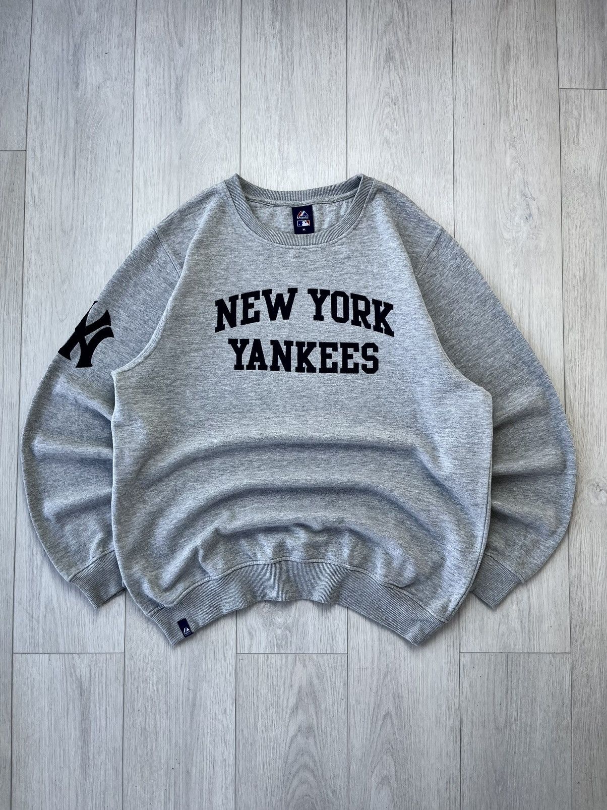 Majestic MLB New York Yankees Vintage Crewneck Sweatshirt Center Logo Size US XL / EU 56 / 4 - 1 Thumbnail