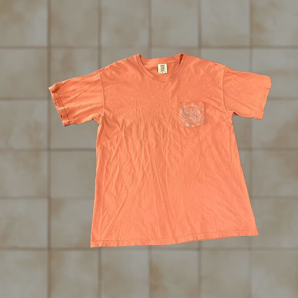 Comfort Colors Comfort Colors Shirt Mens L Orange Glitter Monogram Pocket Tee T-Shirt Size US L / EU 52-54 / 3 - 1 Thumbnail