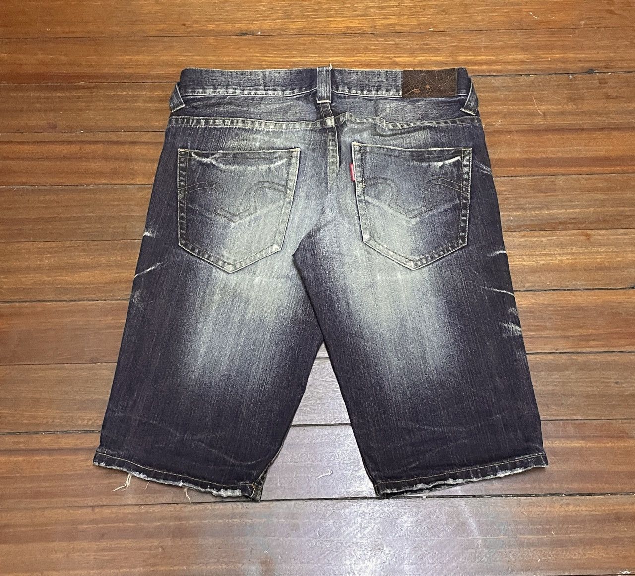 Le Grande Bleu (L.G.B.) Very Rare Design Vintage Tornado Mart Distressed Jeans 2000s Size US 33 - 2 Thumbnail