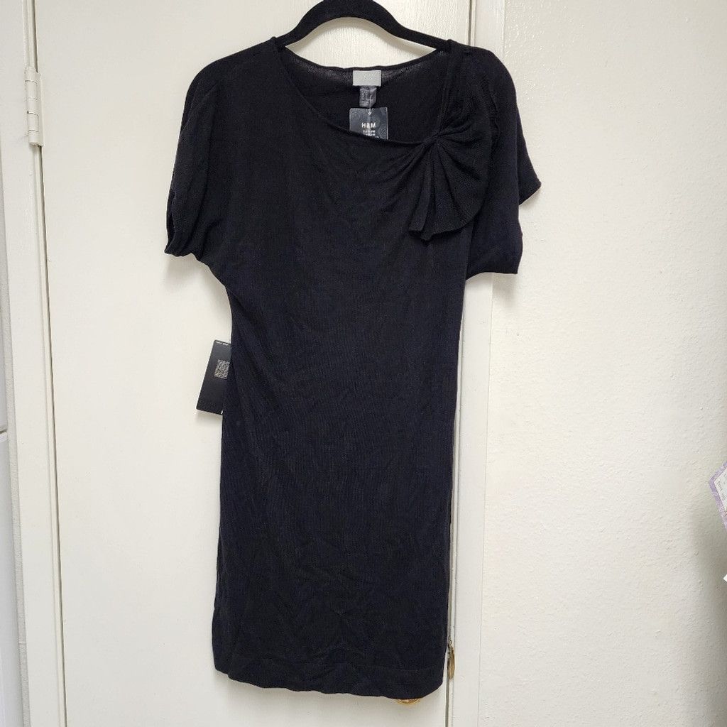 H&M NWT H&M Dress with Belt Size S / US 4 / IT 40 - 1 Thumbnail
