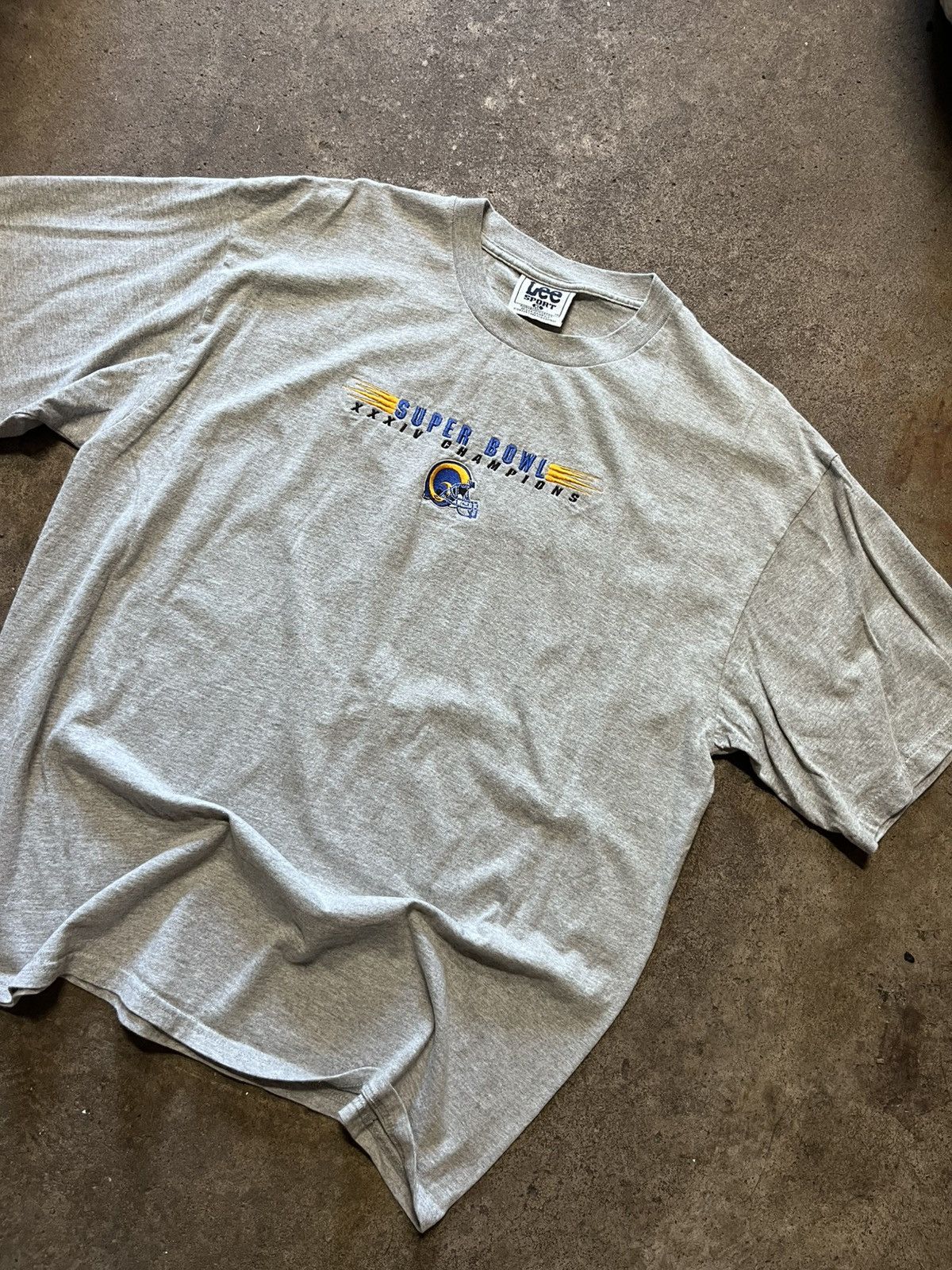 Lee Vintage Rams Super Bowl Champions 2000 Boxy Oversized Shirt Size US XL / EU 56 / 4 - 1 Thumbnail