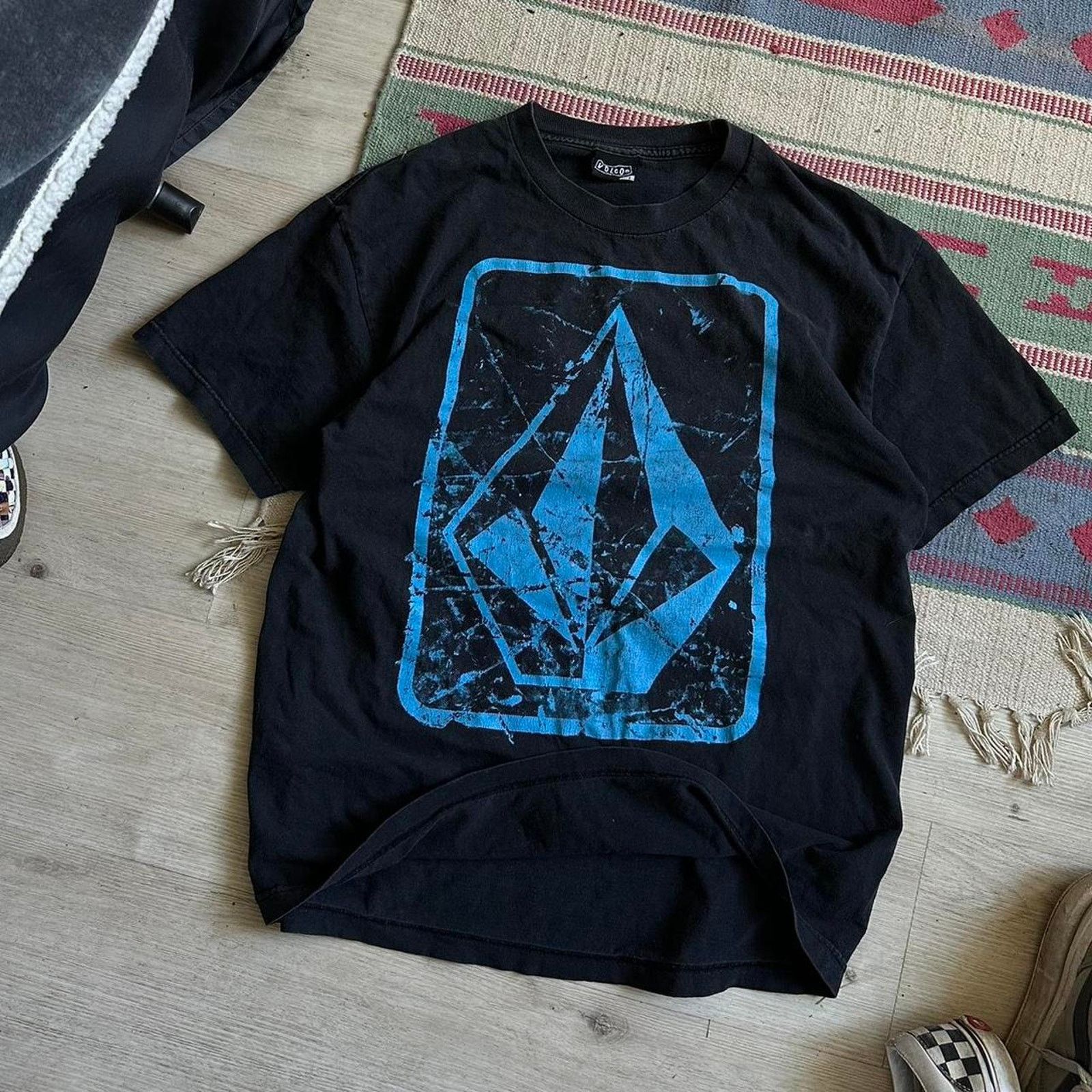 Volcom Vintage 00s 90s Black Faded Volcom Graphic Skate Surf Tee Size US L / EU 52-54 / 3 - 1 Thumbnail