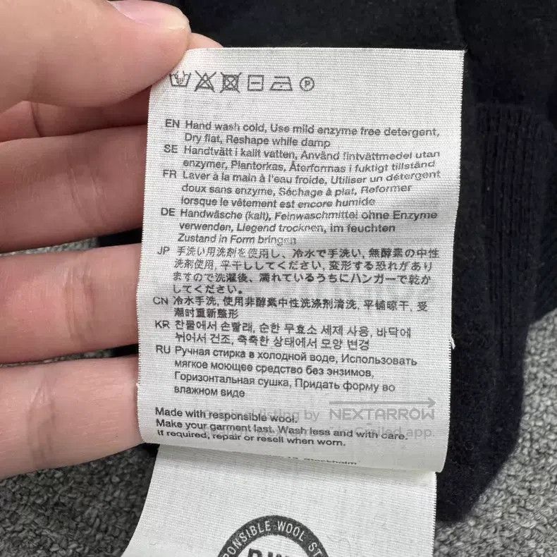Acne Studios Acne Studios Loose V-neck buttoned sweater with decorative Size US XXS / EU 40 - 4 Thumbnail