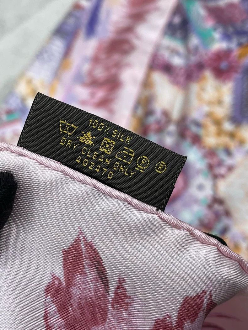 Louis Vuitton Louis Vuitton Square pink silk scarf Size ONE SIZE - 5 Thumbnail