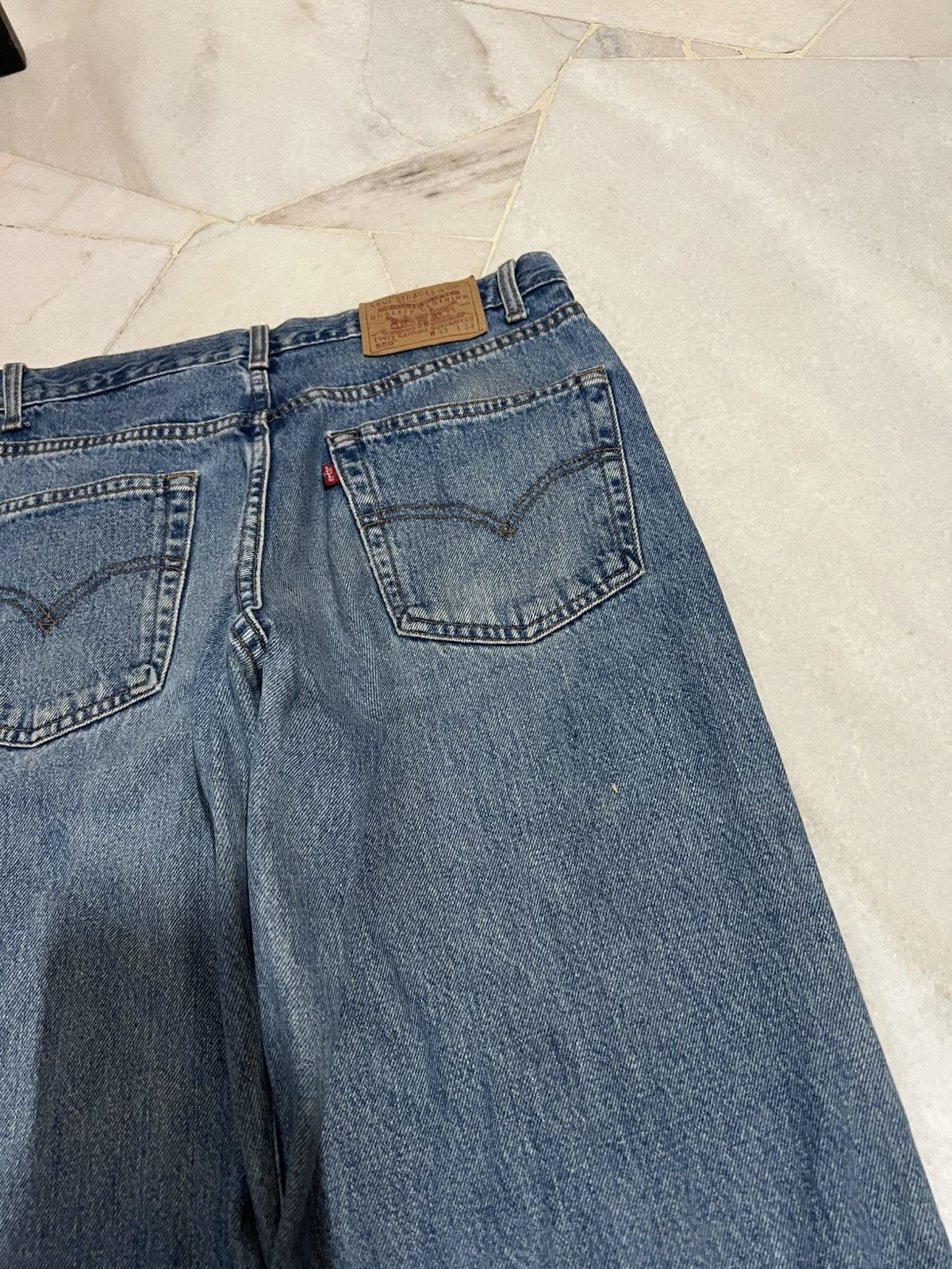 Levi's 90’s Levis 550 Faded Mud Wash Jean Size US 32 / EU 48 - 15 Thumbnail