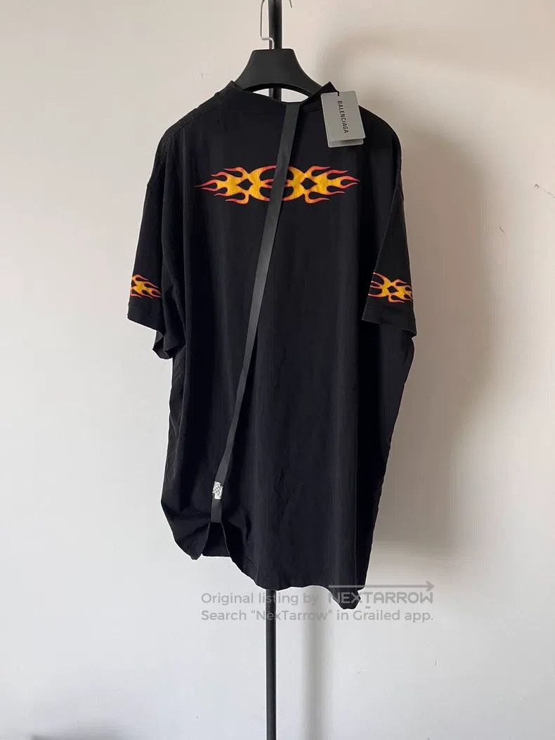Balenciaga Balenciaga Double Ring Flame Logo Round Neck Casual Short Size US L / EU 52-54 / 3 - 2 Thumbnail
