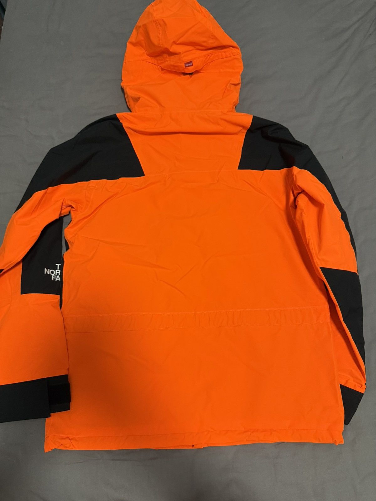 The North Face Supreme tnf the north face orange mountain light Jacket Size US S / EU 44-46 / 1 - 5 Thumbnail