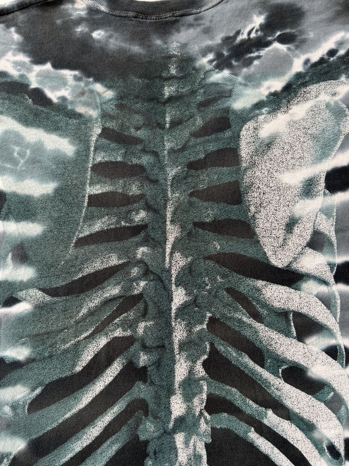 Vintage Vintage 90s Planet Earth Skeleton Ribs Tie Dye T-shirt Size US L / EU 52-54 / 3 - 17 Thumbnail