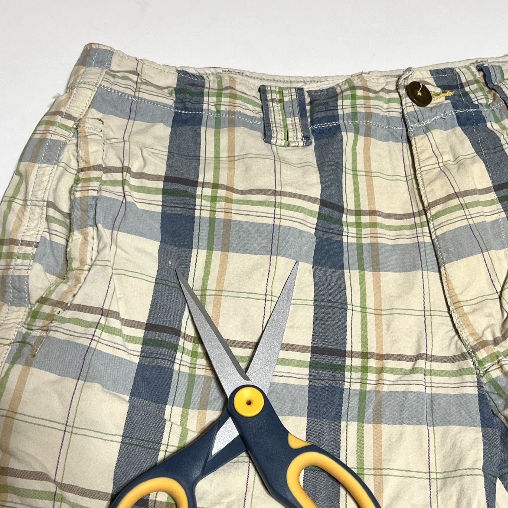American Eagle Outfitters American Eagle Outfitters Shorts Men Plaid Bermuda Flat Front Distressed Multicolor 34 Inseam 10 Casual Casual Mens Bermuda Shorts Size US 34 / EU 50 - 7 Thumbnail