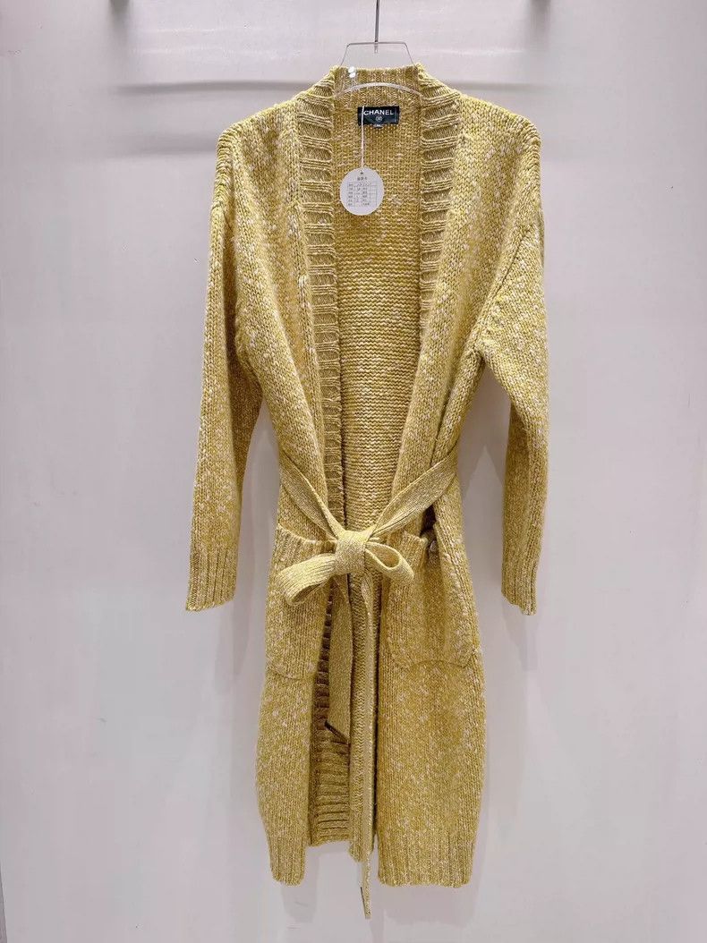 Chanel Chanel Yellow sweater jacket Size XS / US 0-2 / IT 36-38 - 1 Thumbnail
