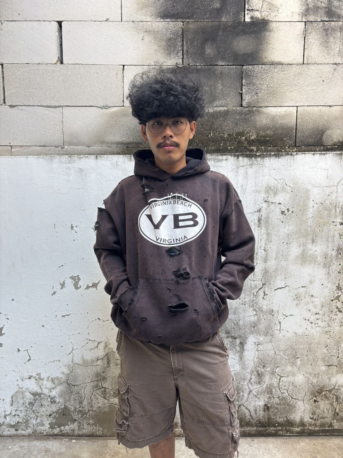 Vintage Thrashed Virginia Beach Faded Distressed Hoodie Size US XL / EU 56 / 4 - 10 Thumbnail