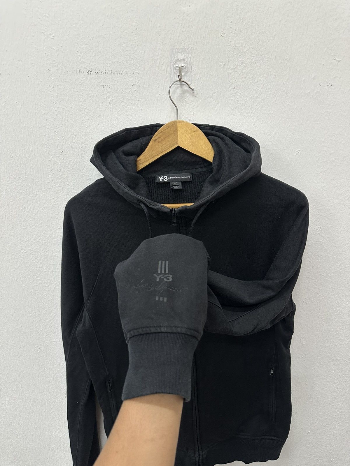 Y-3 Y-3 Yohji Yamamoto Logo Hoodies in Black Size US M / EU 48-50 / 2 - 9 Thumbnail
