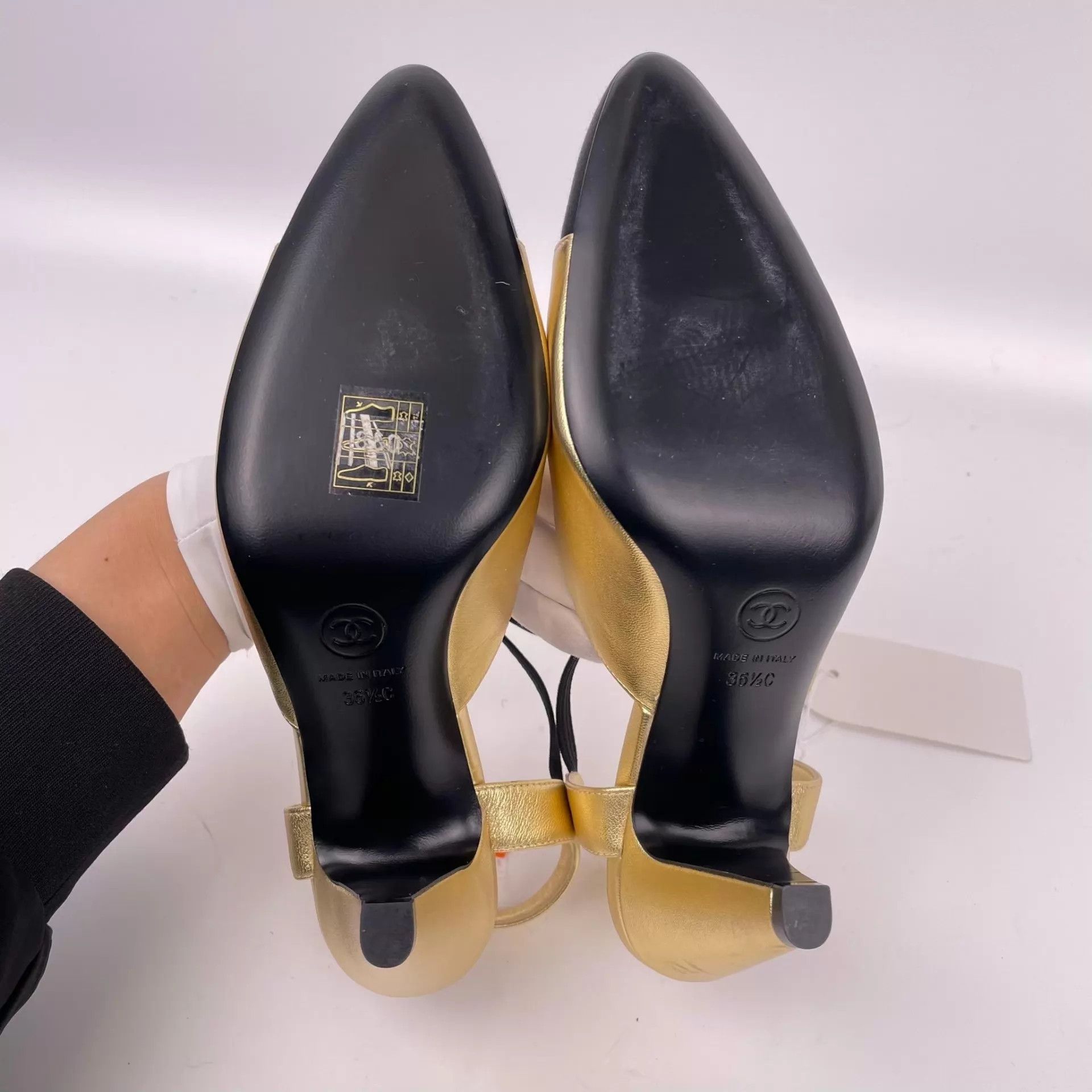 Chanel Chanel Gold & Black Colorblock Heels Size 36 Size US 5.5 / IT 35.5 - 3 Thumbnail