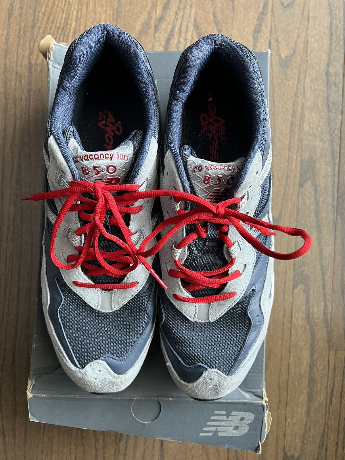 image of New Balance x No Vacancy Inn 850 Shoes in Gray/Navy, Men's (Size 13)