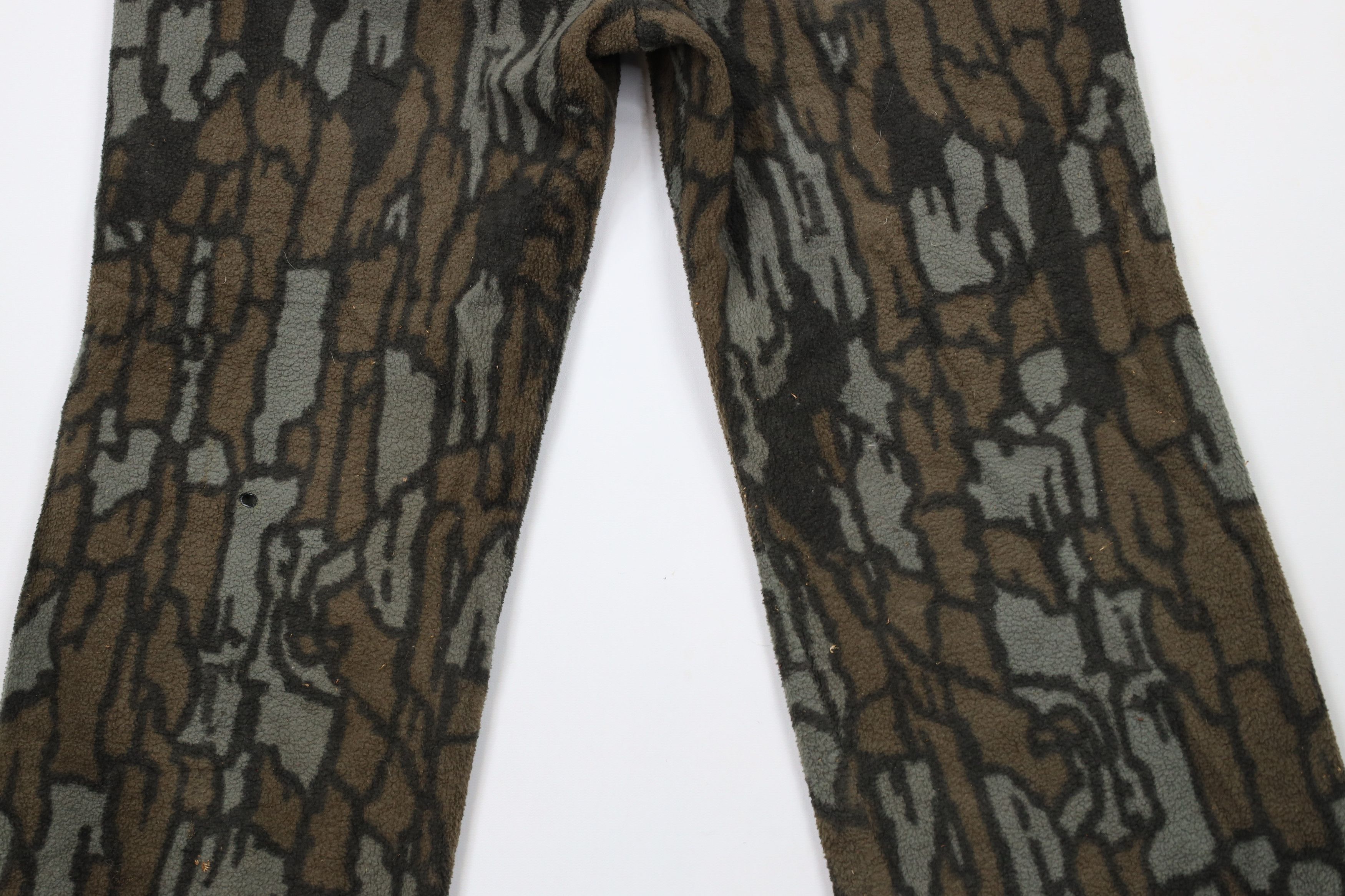 Vintage Vintage 90s Streetwear Trebark Camouflage Fleece Pants USA Size US 34 / EU 50 - 13 Thumbnail
