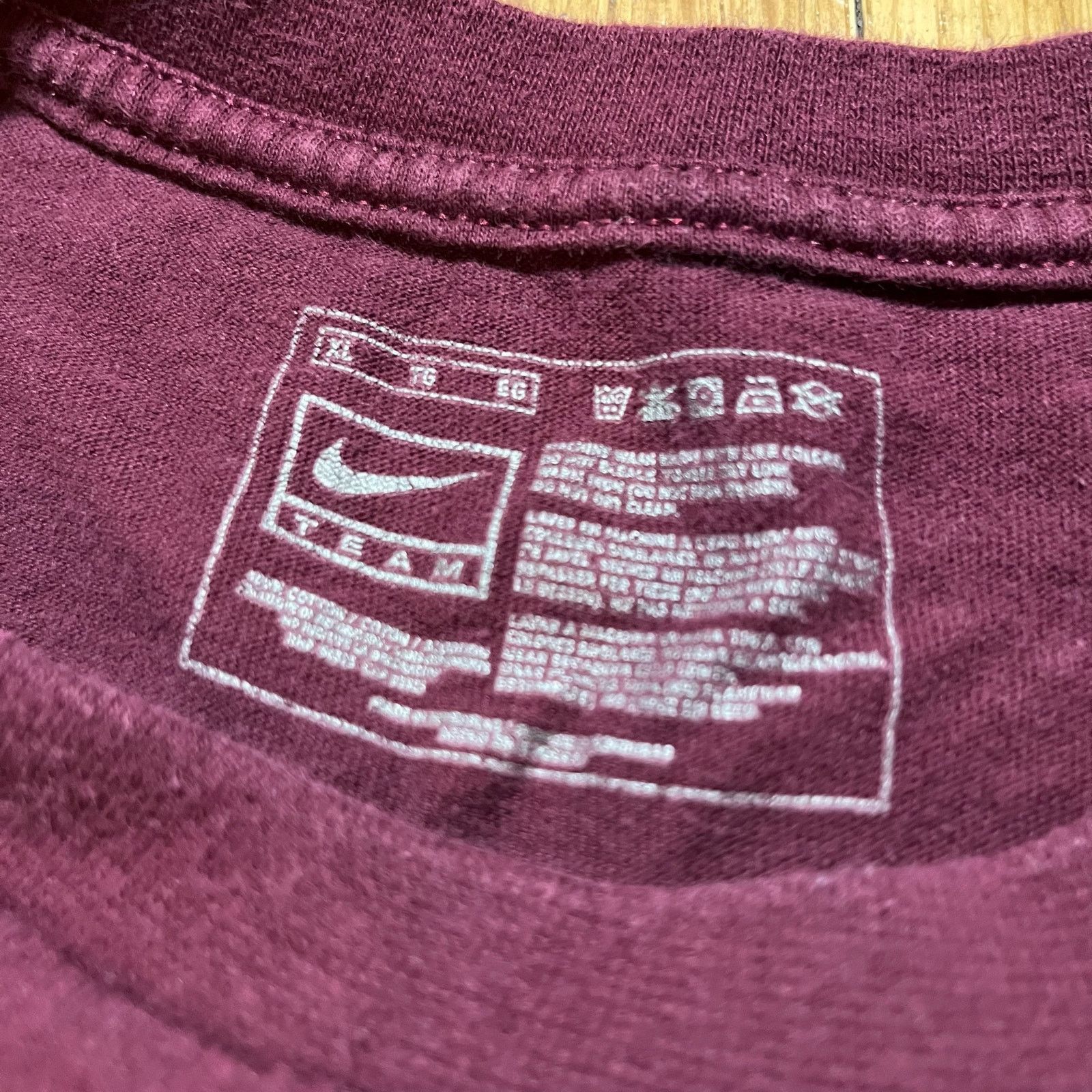 Nike Y2K Nike Burgundy / Maroon Streetwear XL T Shirt Size US XL / EU 56 / 4 - 2 Thumbnail