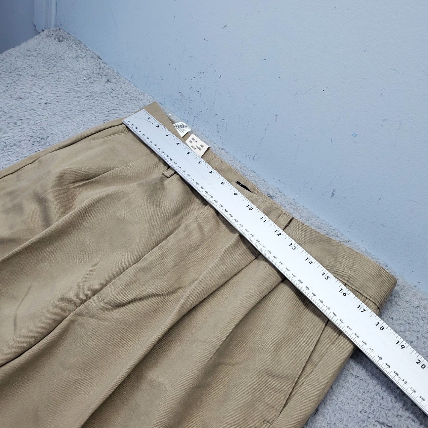 Dockers DOCKERS Mens Khakis Pants 36 Tan Stretch Classic Fit Pleated No Wrinkle Twill Shirt/ pants? Size US 36 / EU 52 - 3 Thumbnail
