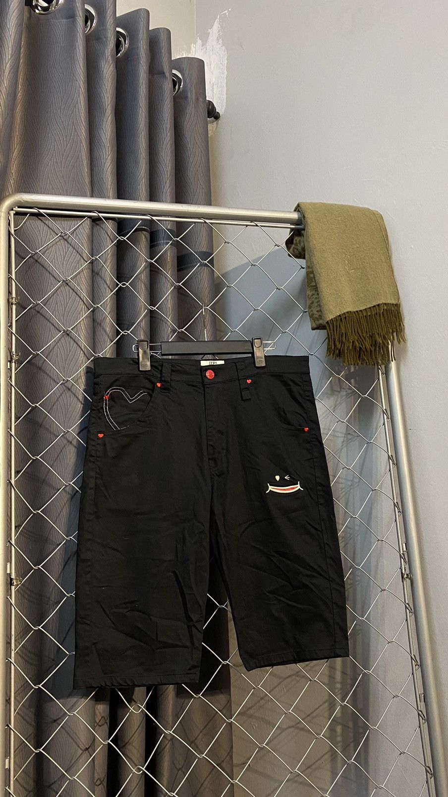 Designer × Japanese Brand UP SMILE😛 BIG LOVE SHORT PANTS BLACK MADEINSMILE JAPAN Size US 35 - 1 Thumbnail