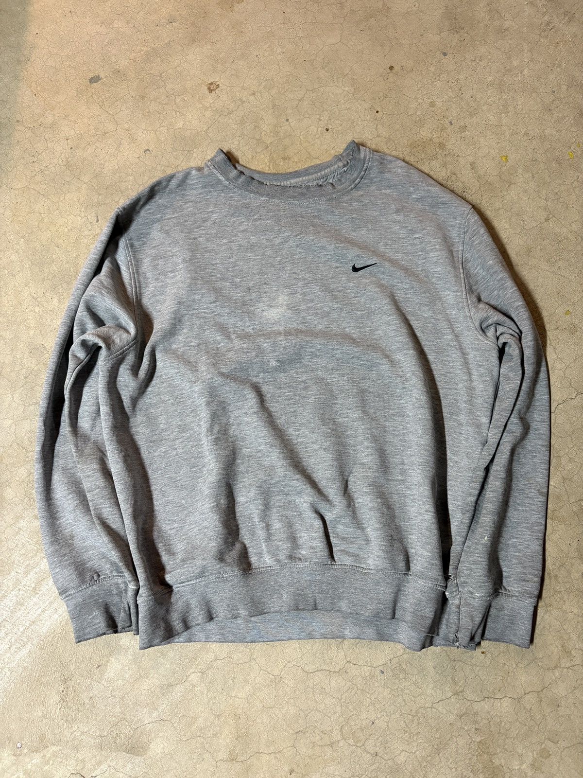 Nike Vintage 00’s Nike Y2K Distressed Crewneck Sweatshirt Gray Size US L / EU 52-54 / 3 - 1 Thumbnail