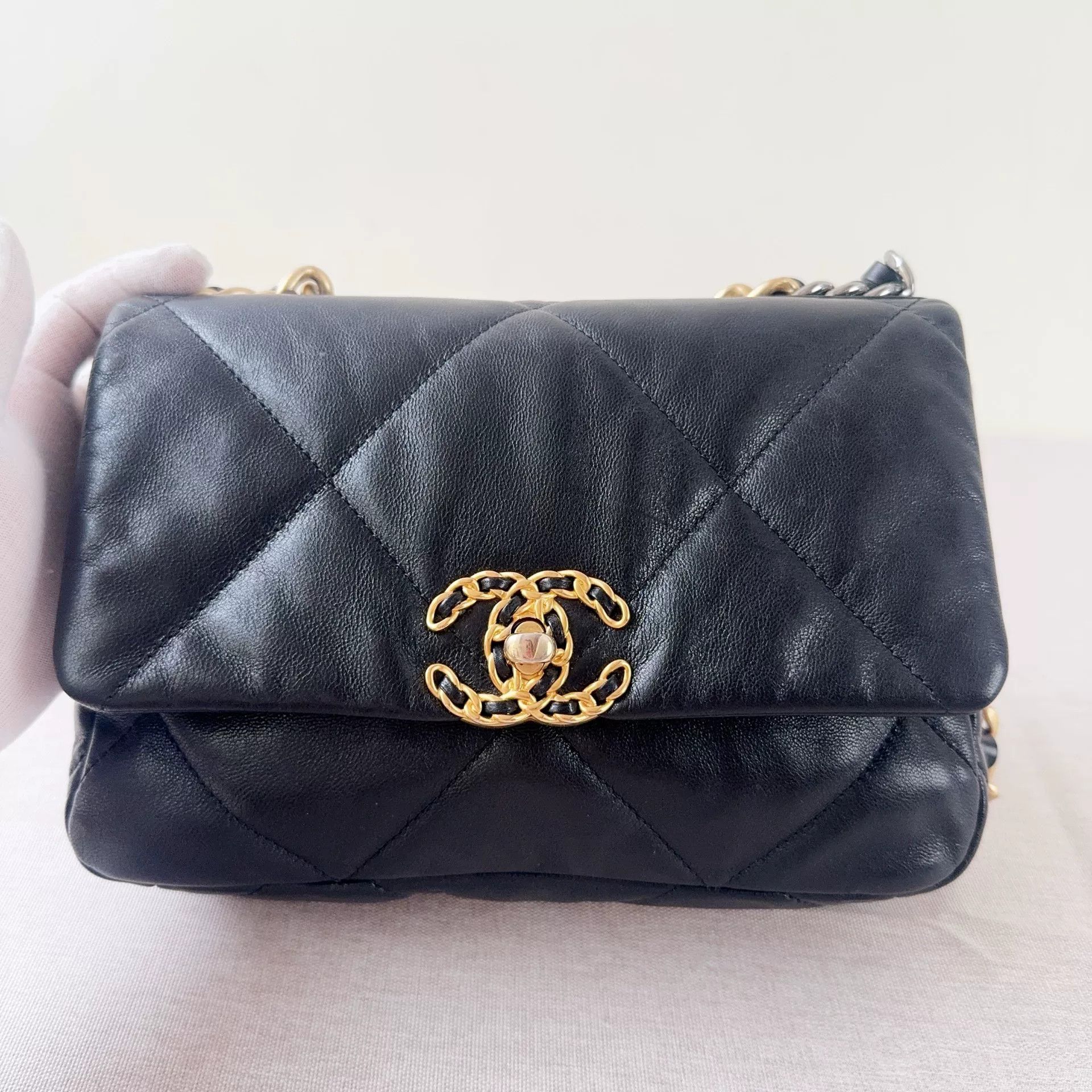 Chanel Pre-loved Bag Very good condition Size ONE SIZE - 1 Thumbnail