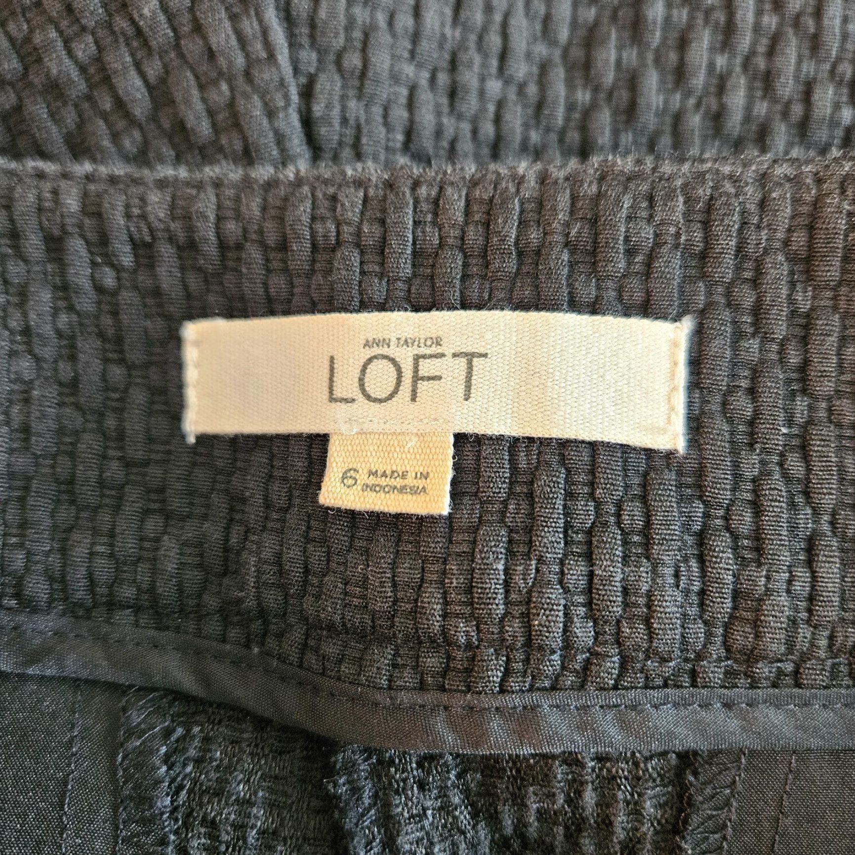 Loft LOFT Womens Riviera Shorts Sz 6 Black Mid Rise Side Zip Textured Size 28" / US 6 / IT 42 - 5 Thumbnail