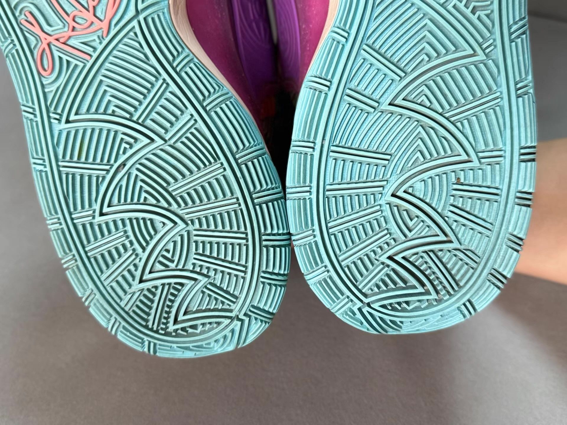 Nike Nike Kyrie 6 Pre-Heat "Heal The World"basketball shoes。Ｑ20 Size US 10 / EU 43 - 4 Thumbnail