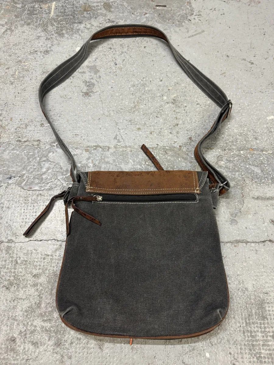 Dolce & Gabbana 2000s Dolce & Gabbana Converse Trompe L’Oeil Leather Shoulder Bag Size ONE SIZE - 5 Thumbnail