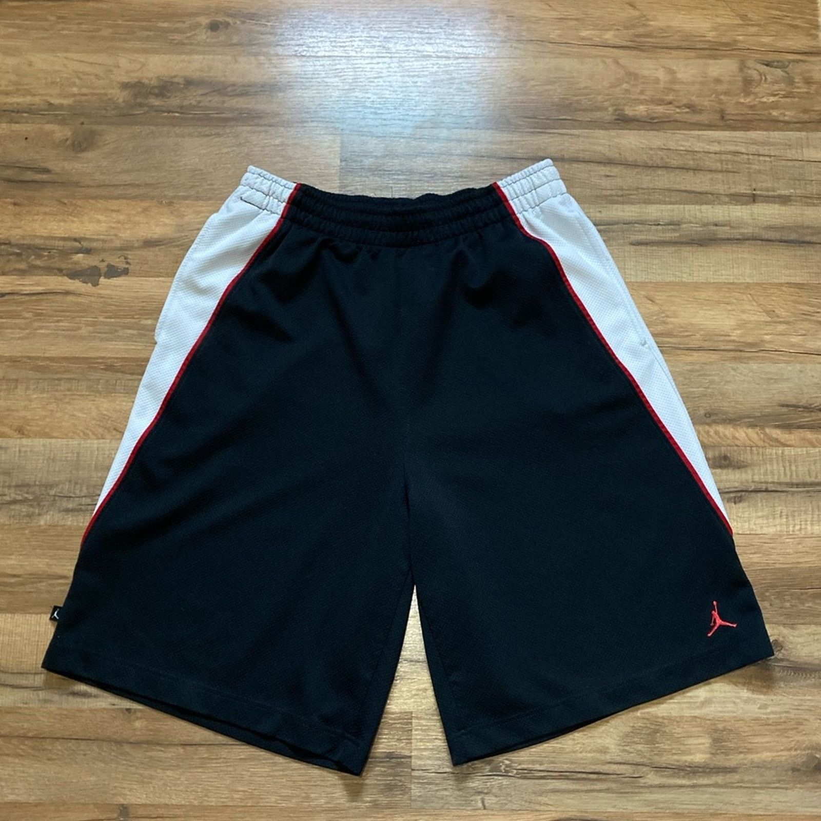 Jordan Brand Y2K Jordan Shorts Size US 31 - 1 Thumbnail