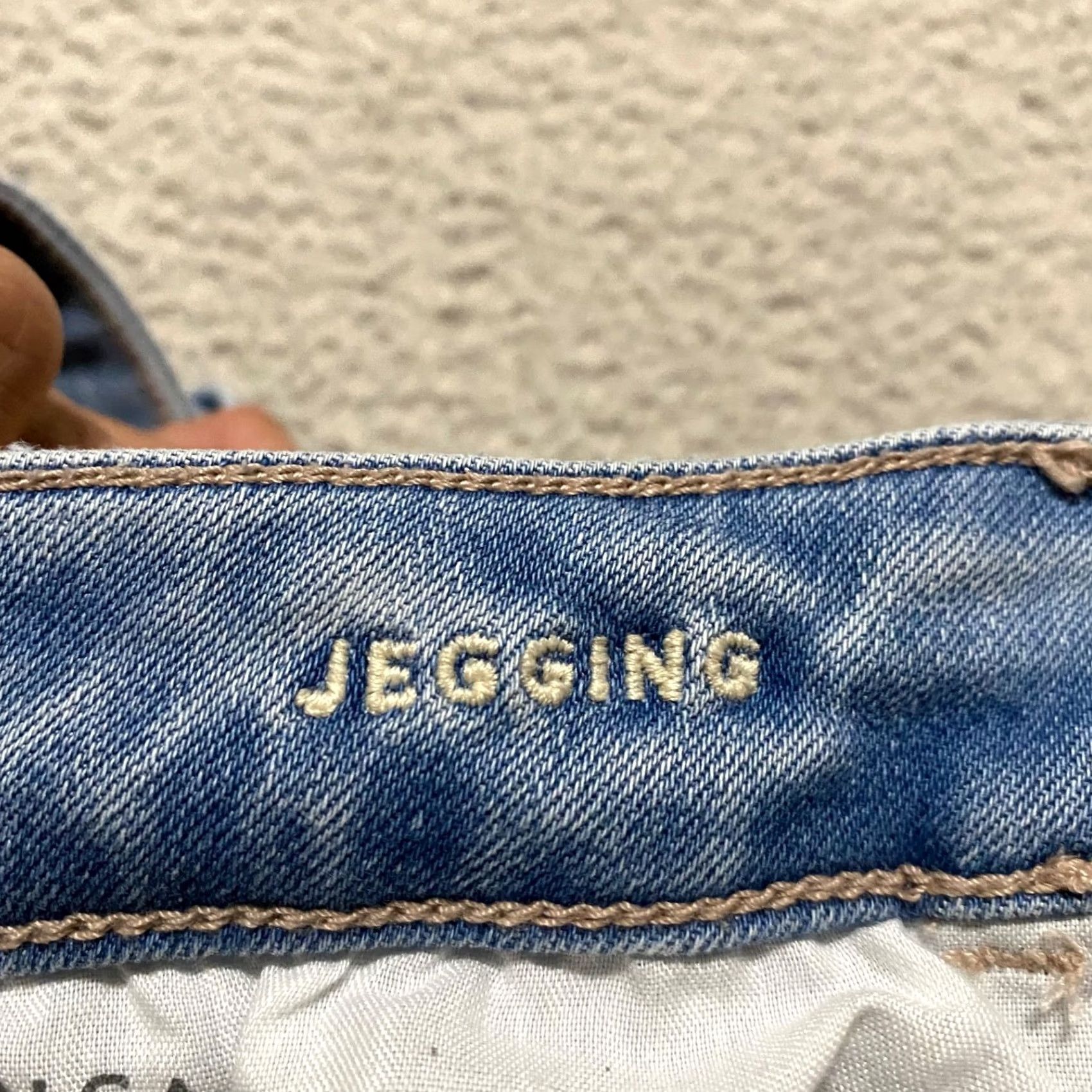 American Eagle Outfitters American Eagle Outfitters Jeans Blue Distressed Jegging 8 Medium Wash Women's Slight Rise 5-Pocket Denim Baggy Adult Womens Size 30" / US 8 / IT 44 - 4 Thumbnail
