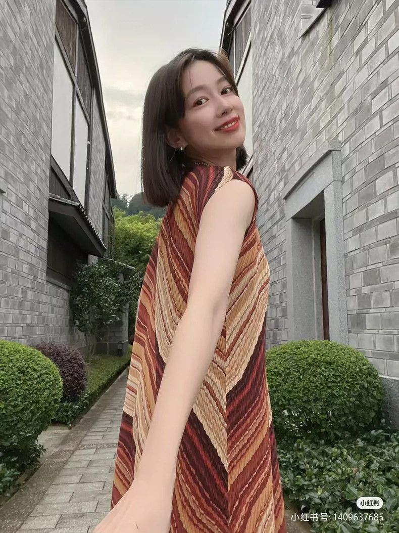 Issey Miyake Issey Miyake size:5 Red firecloud lava dress Size M / US 6-8 / IT 42-44 - 1 Thumbnail