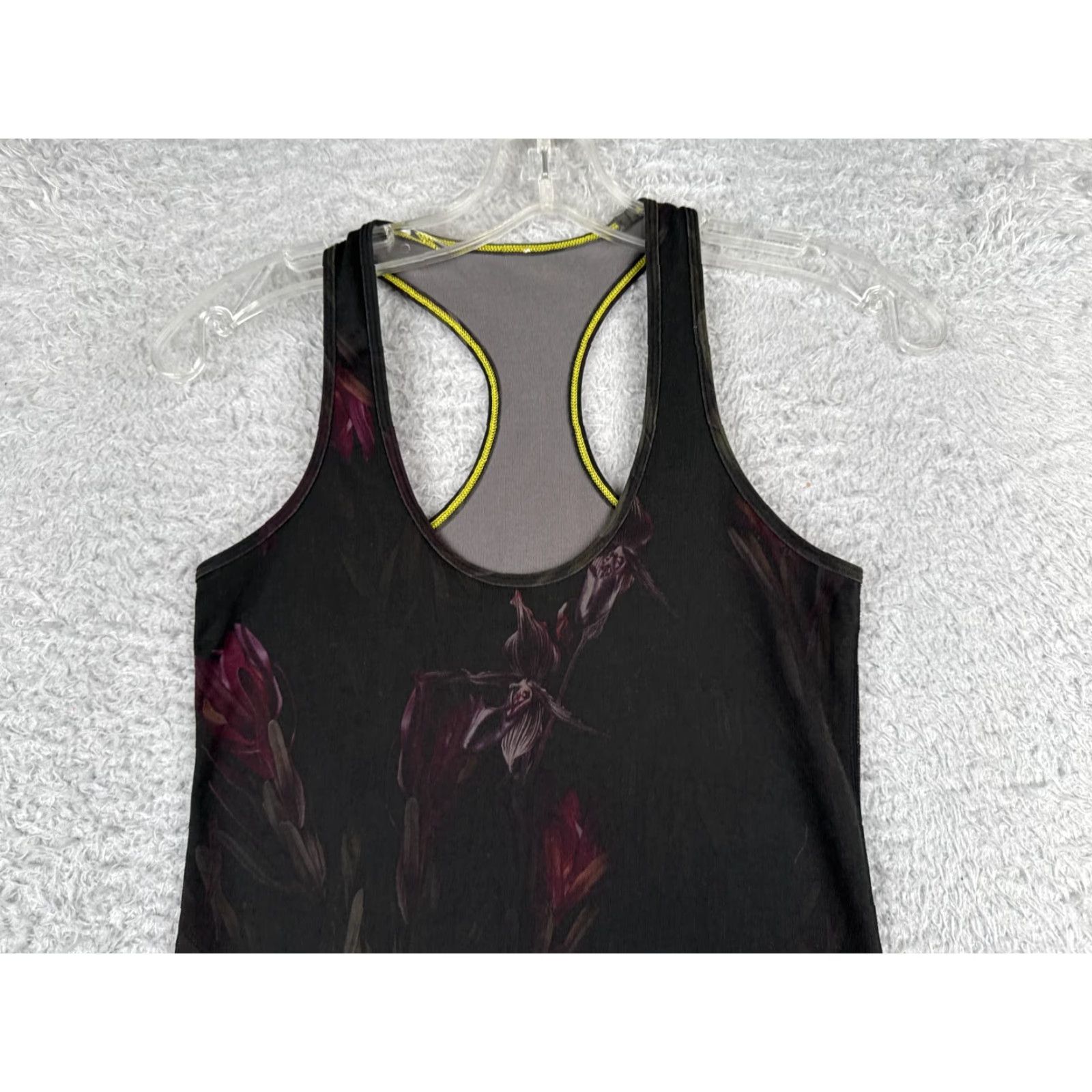Lululemon Lululemon Shirt Women 6 Black Floral Racerback Gym Yoga Casual Sleeveless Tank Sportswear Women Size M / US 6-8 / IT 42-44 - 4 Thumbnail