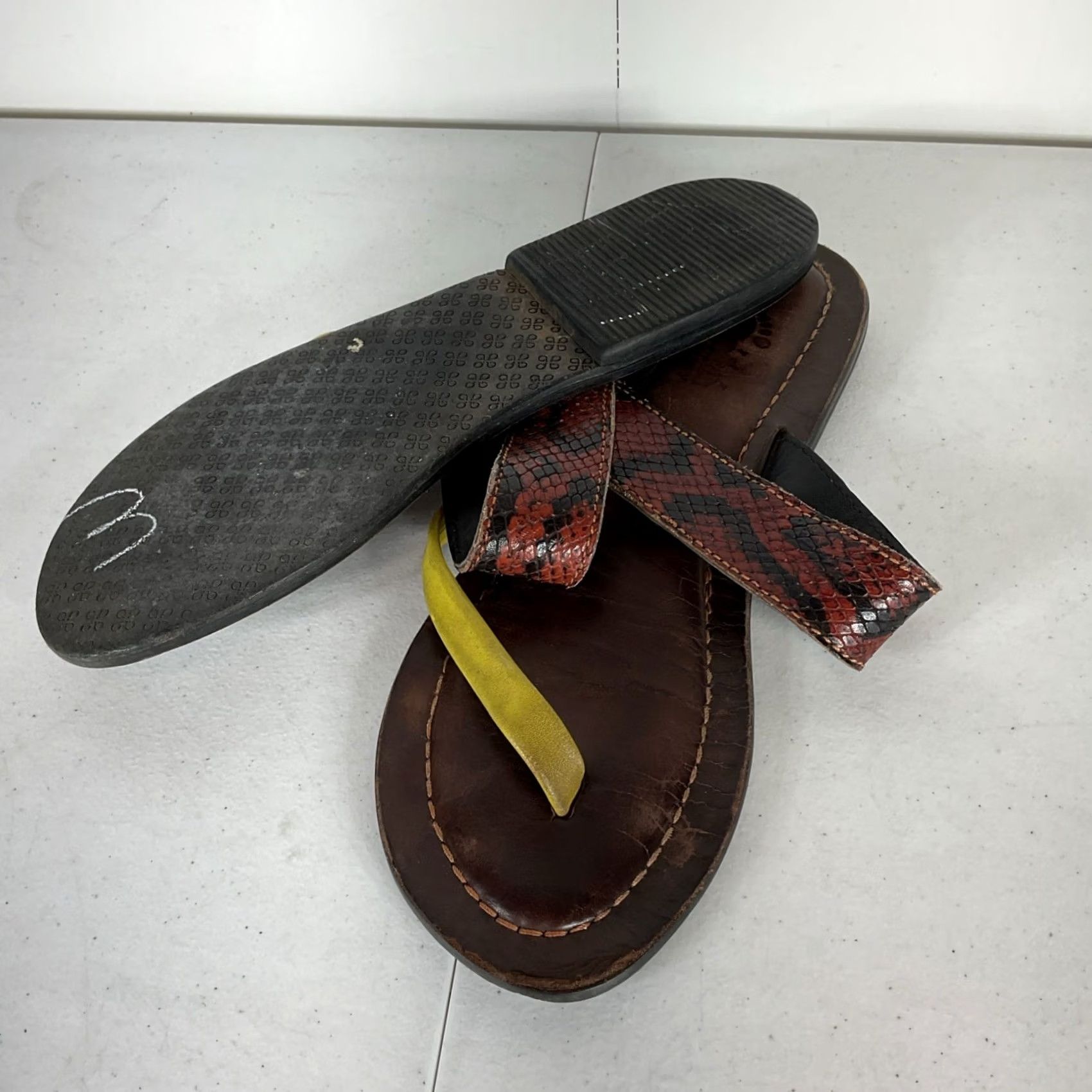 Bata VINTAGE Bata Red Snakeskin Leather Strappy Flat Toe Post Sandals Women 9 ITALY Size US 9 / IT 39 - 6 Thumbnail