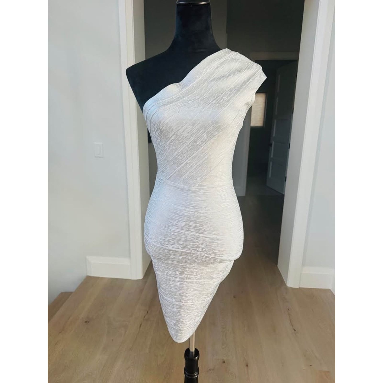 Other New Silver bodycon dress size XS/S Size XS / US 0-2 / IT 36-38 - 3 Thumbnail