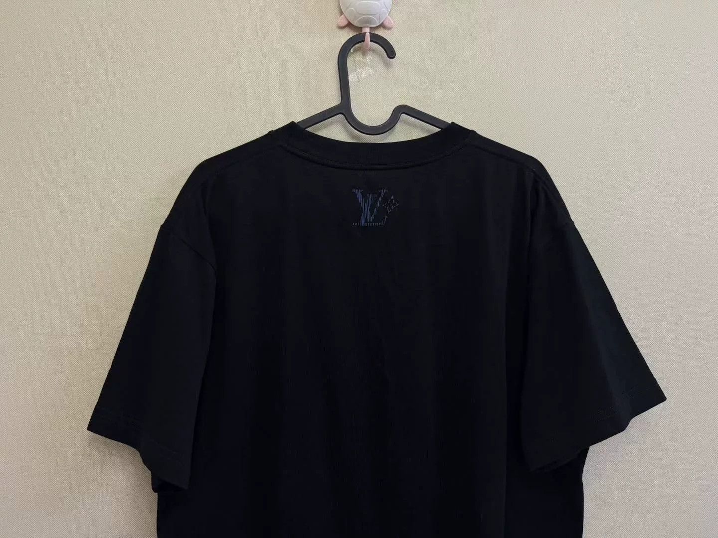 Louis Vuitton louis vuitton black gradient t-shirt Size US M / EU 48-50 / 2 - 5 Thumbnail