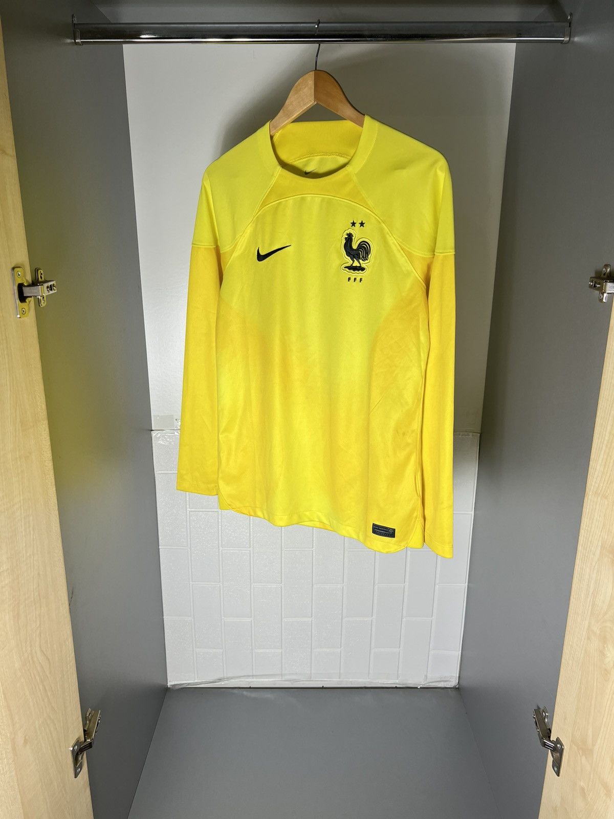 Nike VINTAGE NIKE FRANCE SOCCER JERSEY RETRO PSG BLOKE Y2K 90s Size US S / EU 44-46 / 1 - 7 Thumbnail