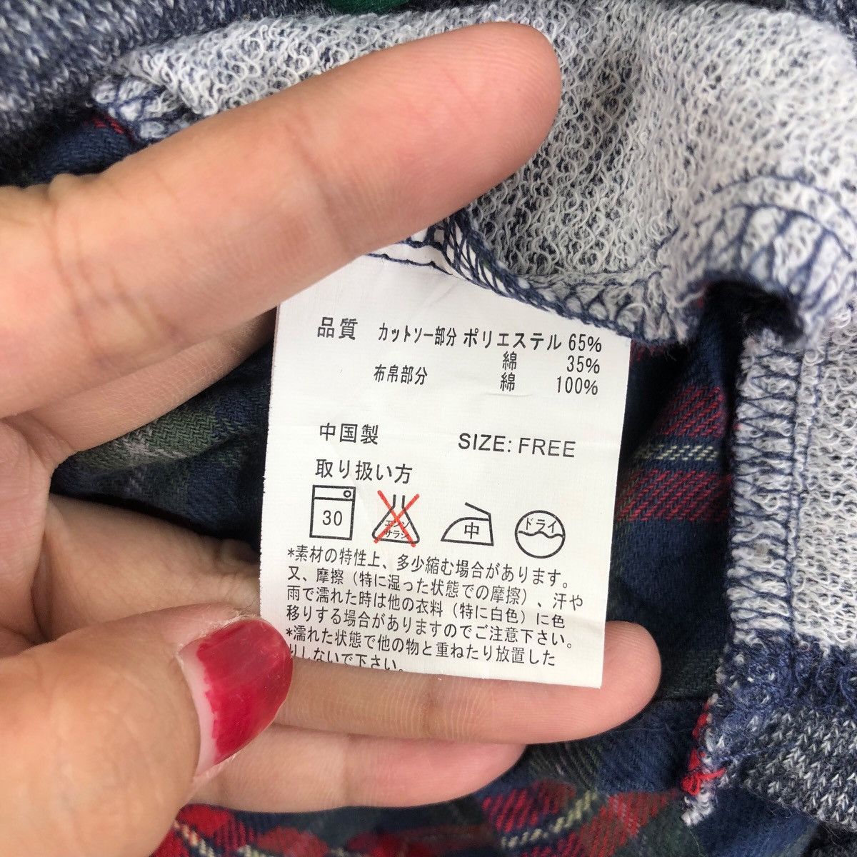Vintage TITICACA Pocket Warmer Checked Plaids Sweatshirt Size US S / EU 44-46 / 1 - 8 Thumbnail