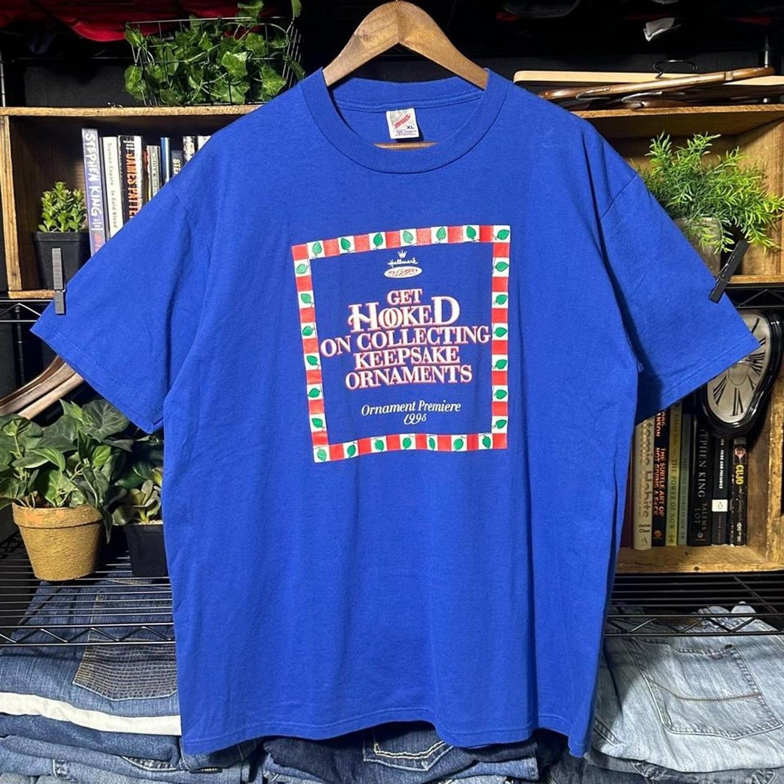 Jerzees Vintage 90s Hallmark Ornaments Tee Shirt Mens XL Blue Red Size US XL / EU 56 / 4 - 1 Thumbnail
