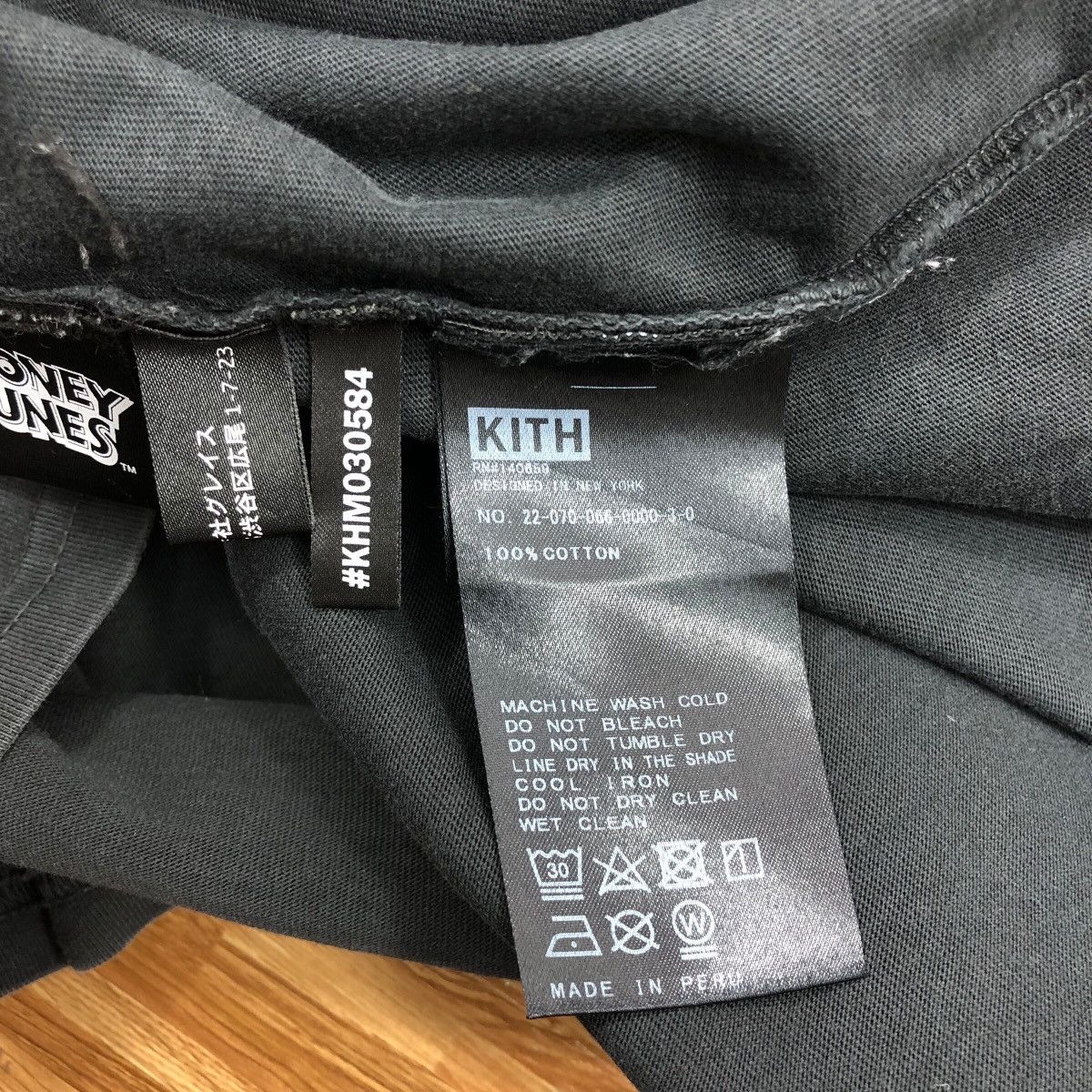 Japanese Brand × Kith Pick!! Vtg KITH x TWEETY Looney Tunes Faded Tshirt Size US L / EU 52-54 / 3 - 8 Thumbnail