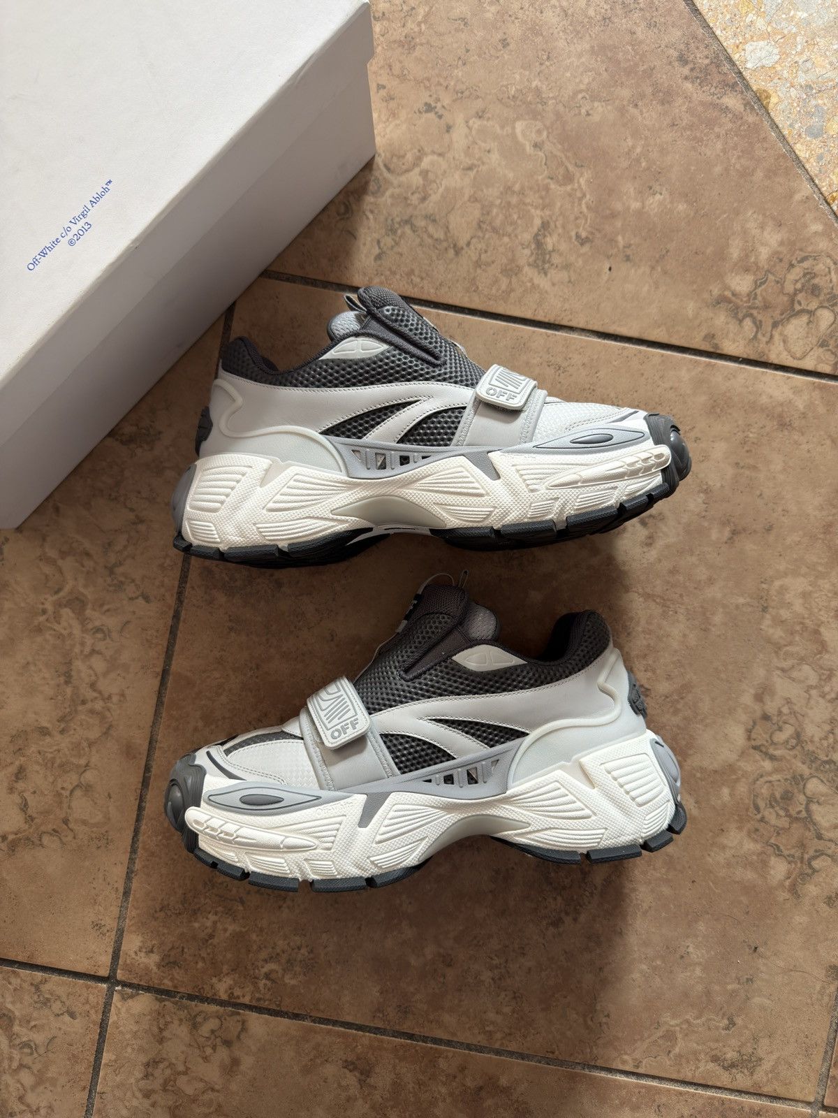 Off-White Off-White Glove Sneaker Size US 9 / EU 42 - 1 Thumbnail