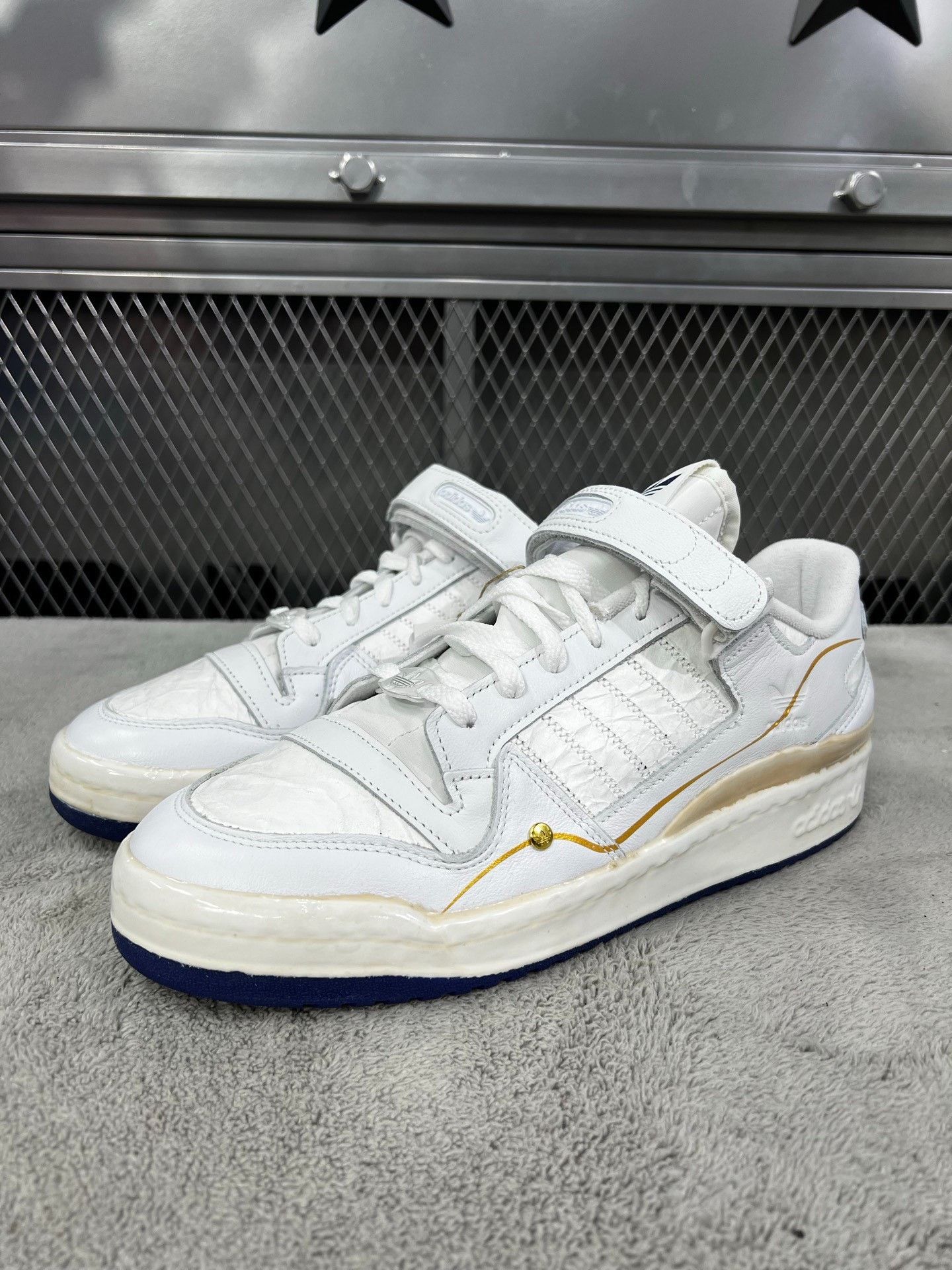 Adidas Adidas Lowtop Sneakers 43 Men Size US 10 / EU 43 - 1 Thumbnail