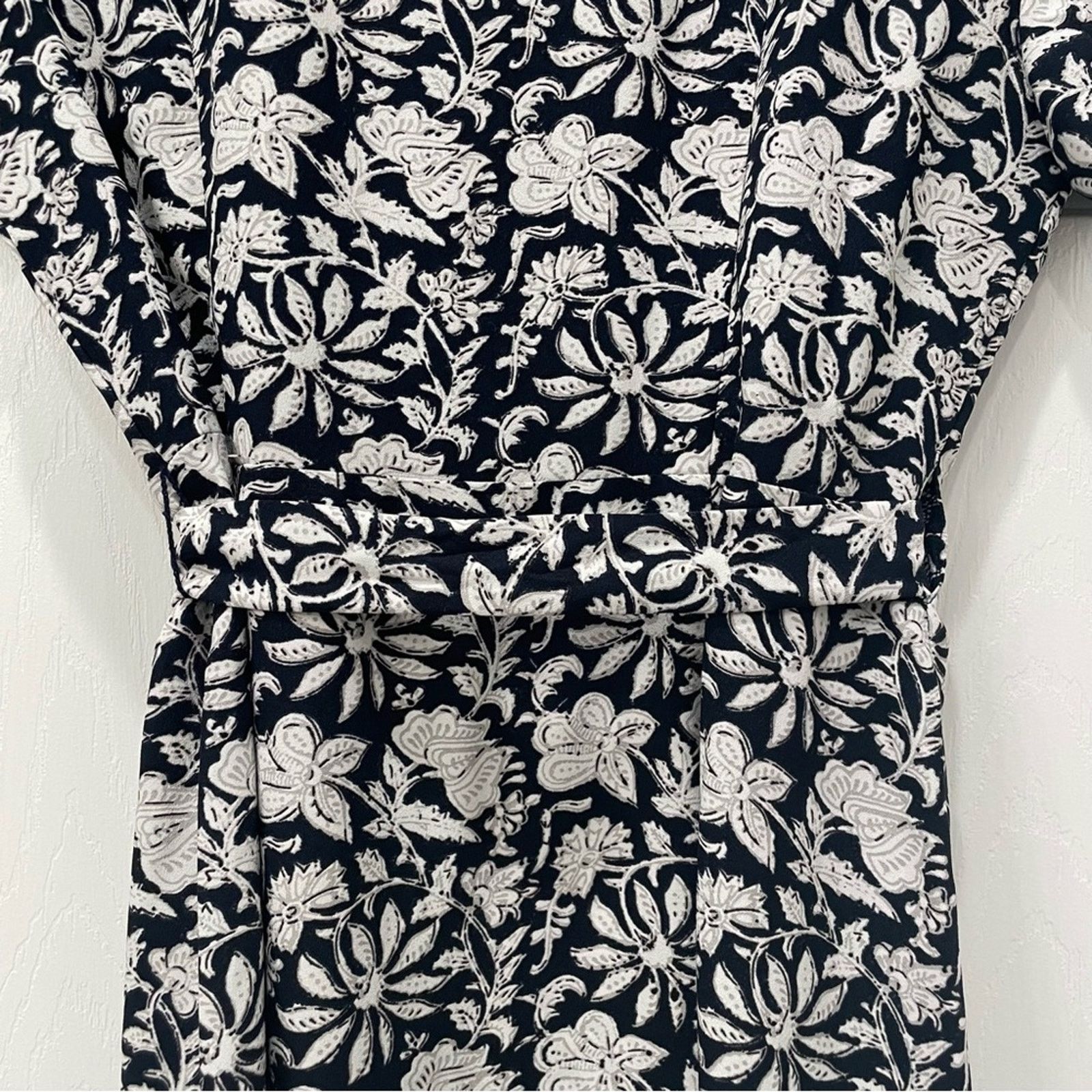 Loft Ann Taylor LOFT Floral Wrap Dress with Ruffle V Neck XS Size XS / US 0-2 / IT 36-38 - 9 Thumbnail