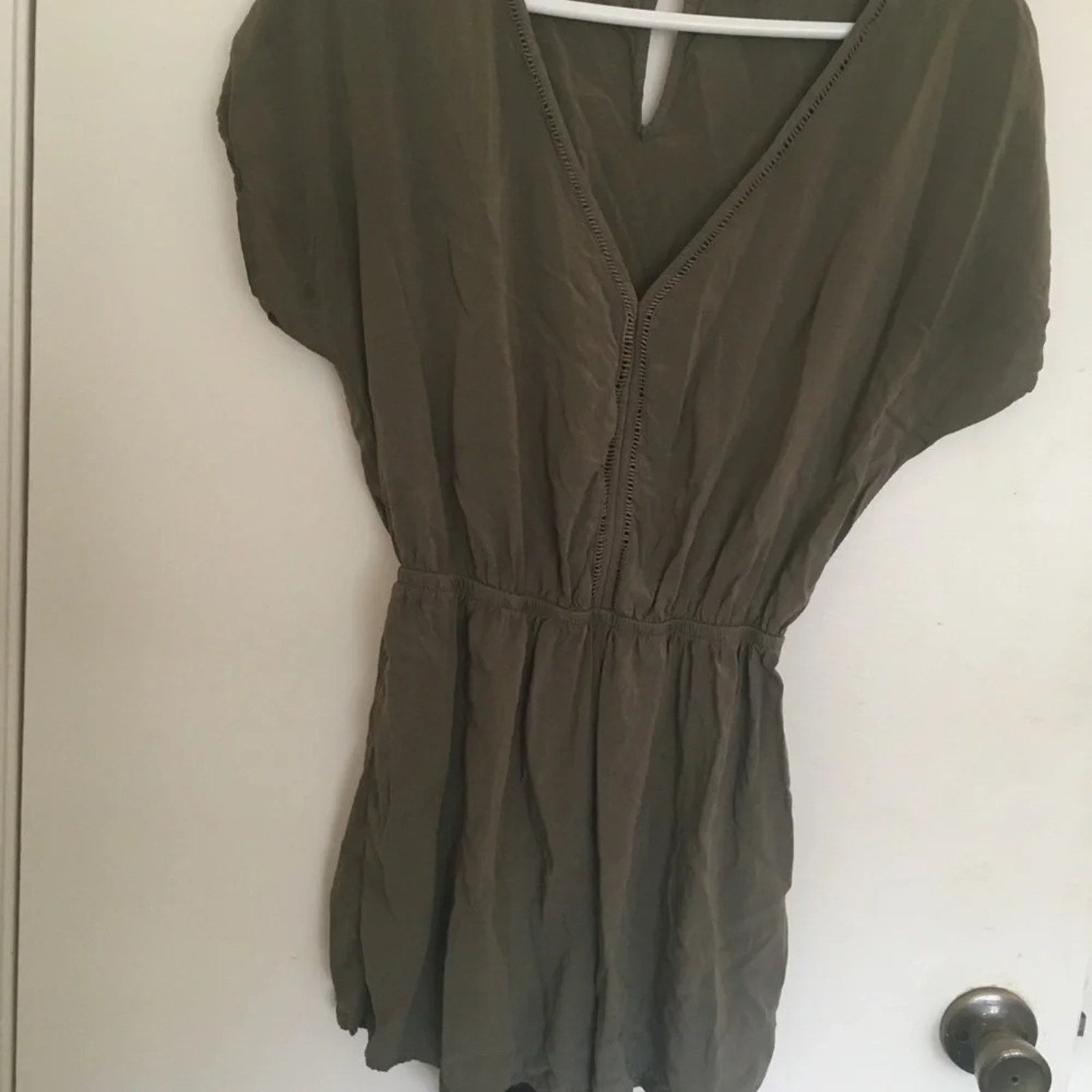Cotton On Cotton On 100% Viscose army green Romper, size Medium Size 30" / US 8 / IT 44 - 1 Thumbnail