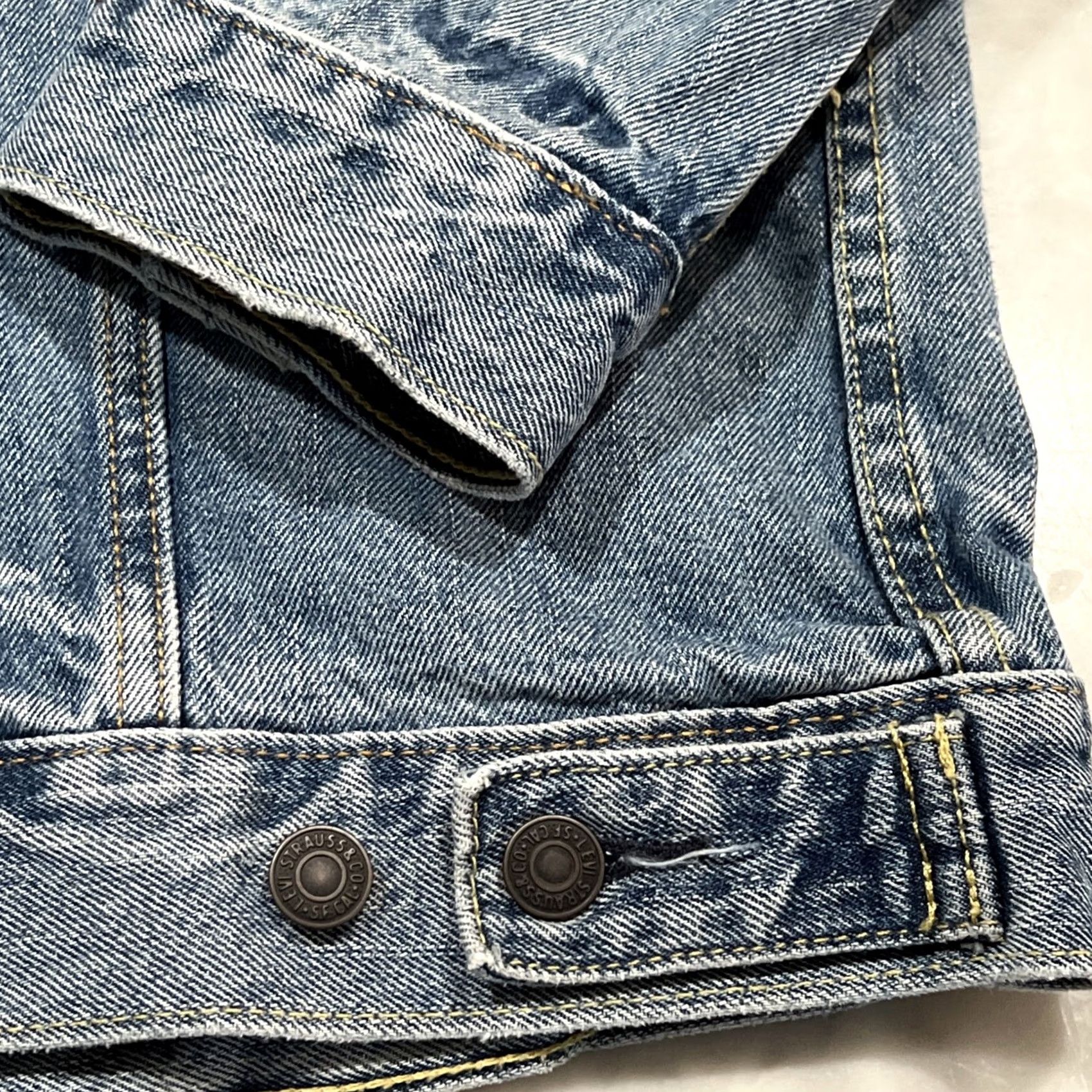Levi's VINTAGE Levi’s Denim Jacket Men’s L Blue Regular Classic Biker Logo Pockets Short Button Closure Size US L / EU 52-54 / 3 - 6 Thumbnail