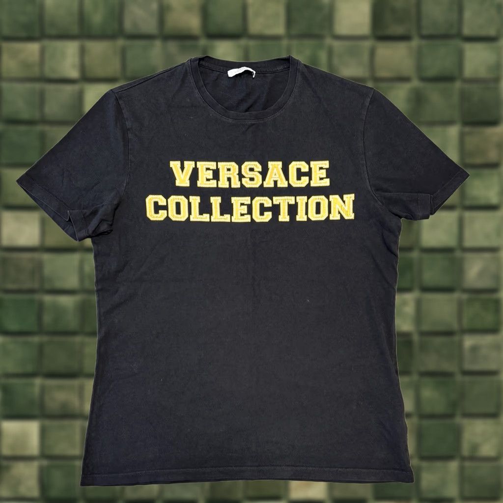 Vintage VINTAGE Versace Collection Black T Shirt Short Sleeve Big Print Gold Logo Size L Men Size US L / EU 52-54 / 3 - 1 Thumbnail