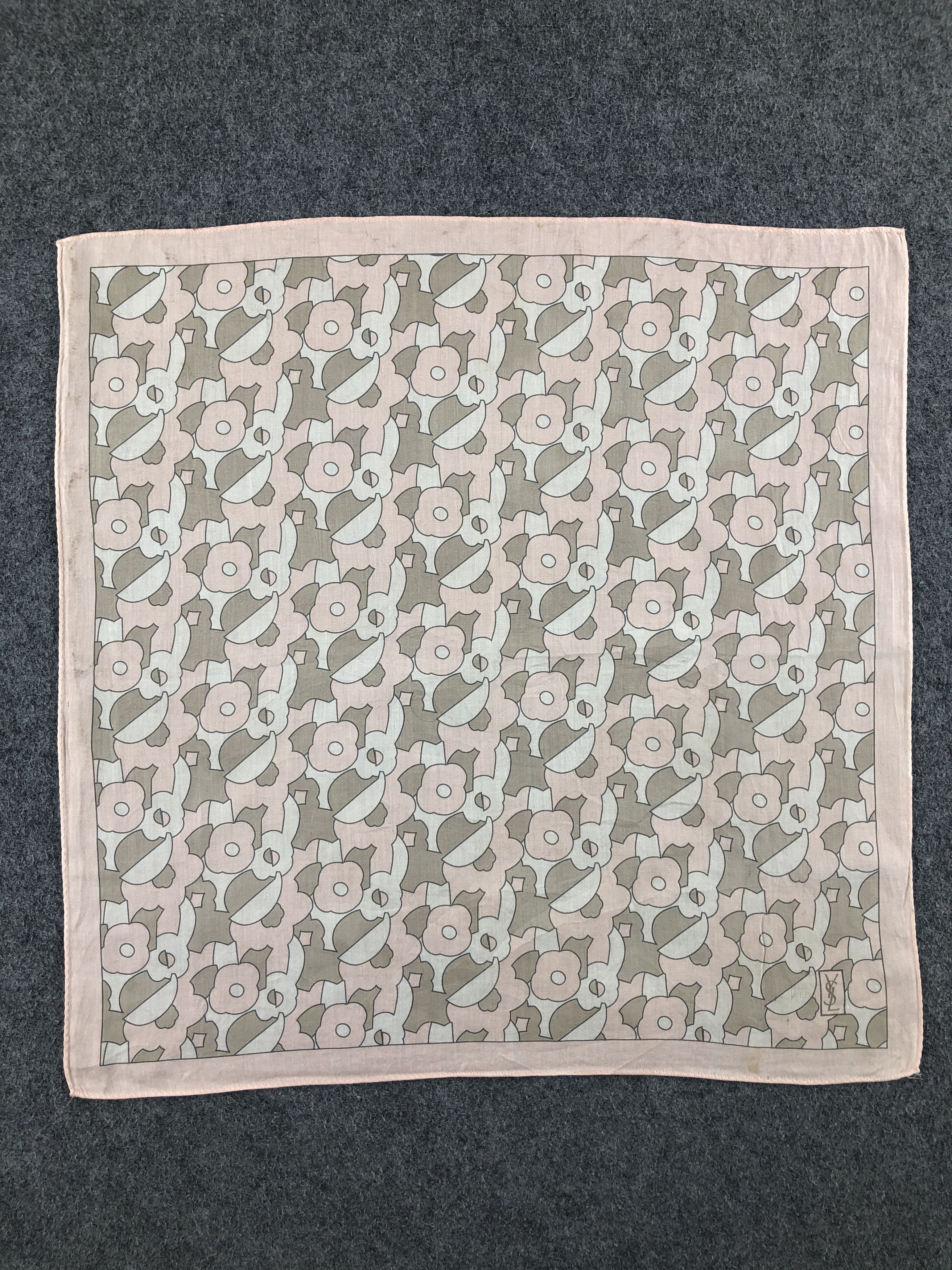 Yves Saint Laurent Yves Saint Laurent Handkerchief / Bandana / Neckerchief Size ONE SIZE - 3 Thumbnail