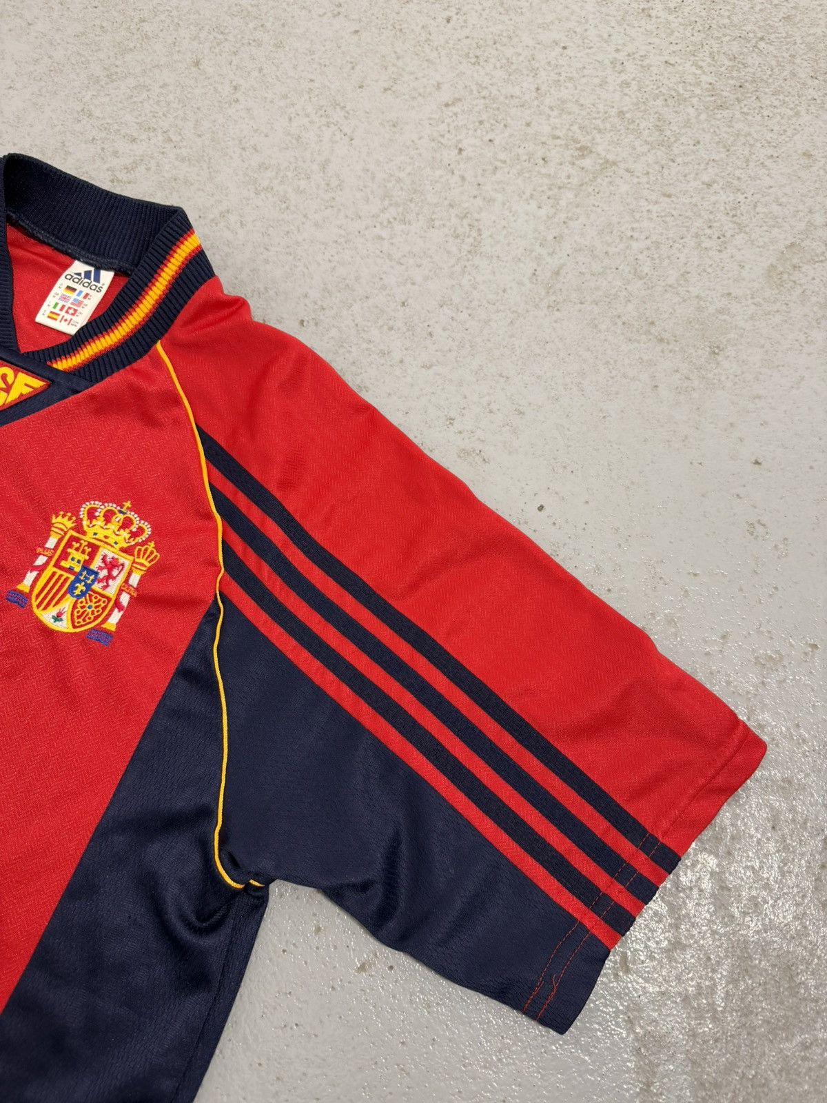 Adidas Vintage 1998/1999 Adidas Spain Soccer Jersey Size US M / EU 48-50 / 2 - 3 Thumbnail