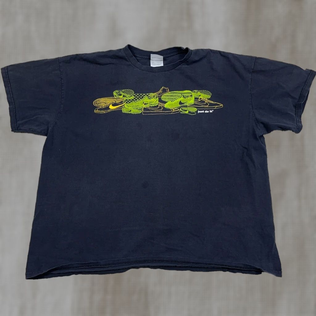 Nike VINTAGE Nike Shirt Men 2XL Black Green Grunge Classic Retro 90s Logo T-Shirt XLTIGHT Size US XXL / EU 58 / 5 - 1 Thumbnail